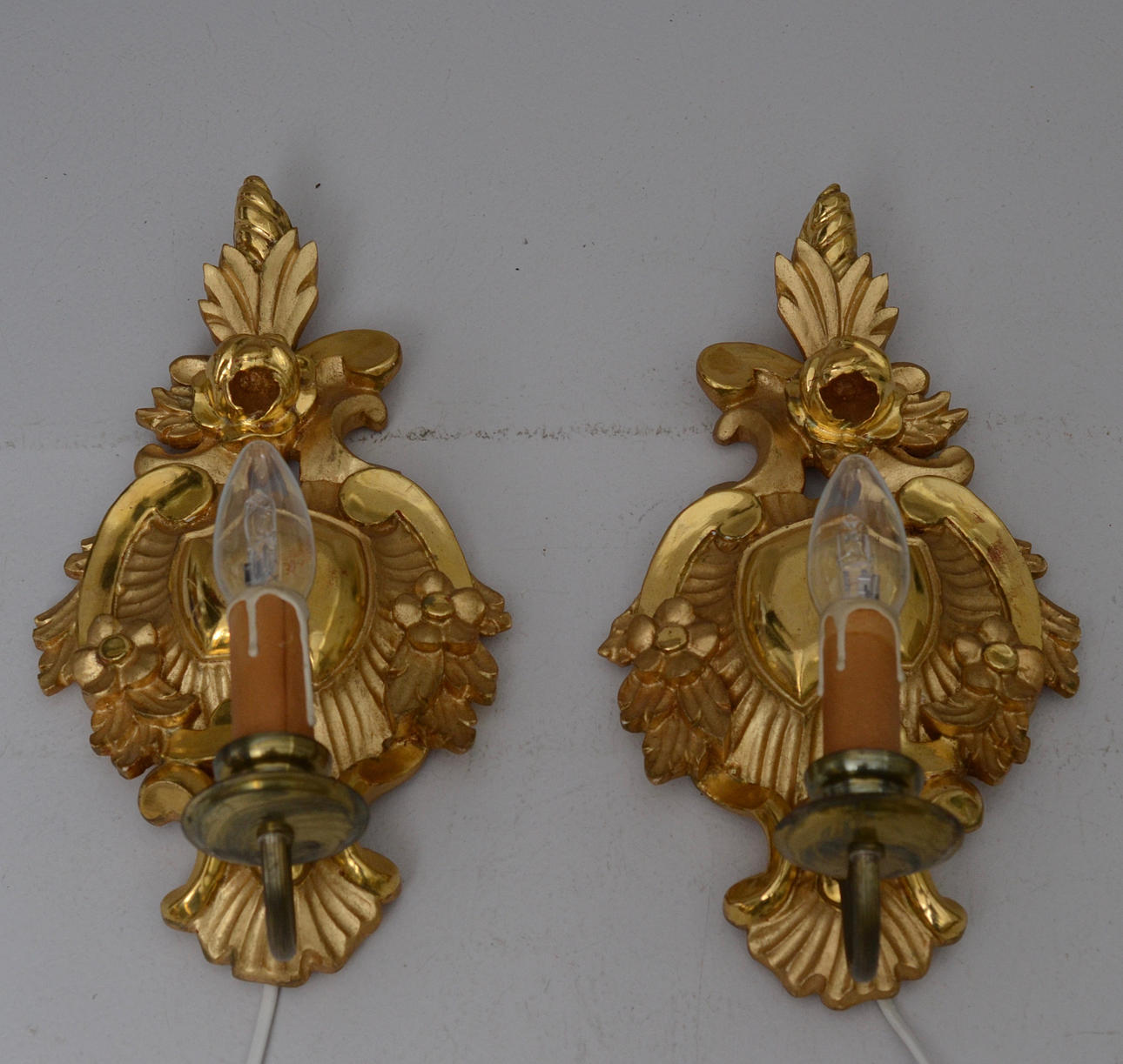 LAMPETTER, ett par, rokokostil.