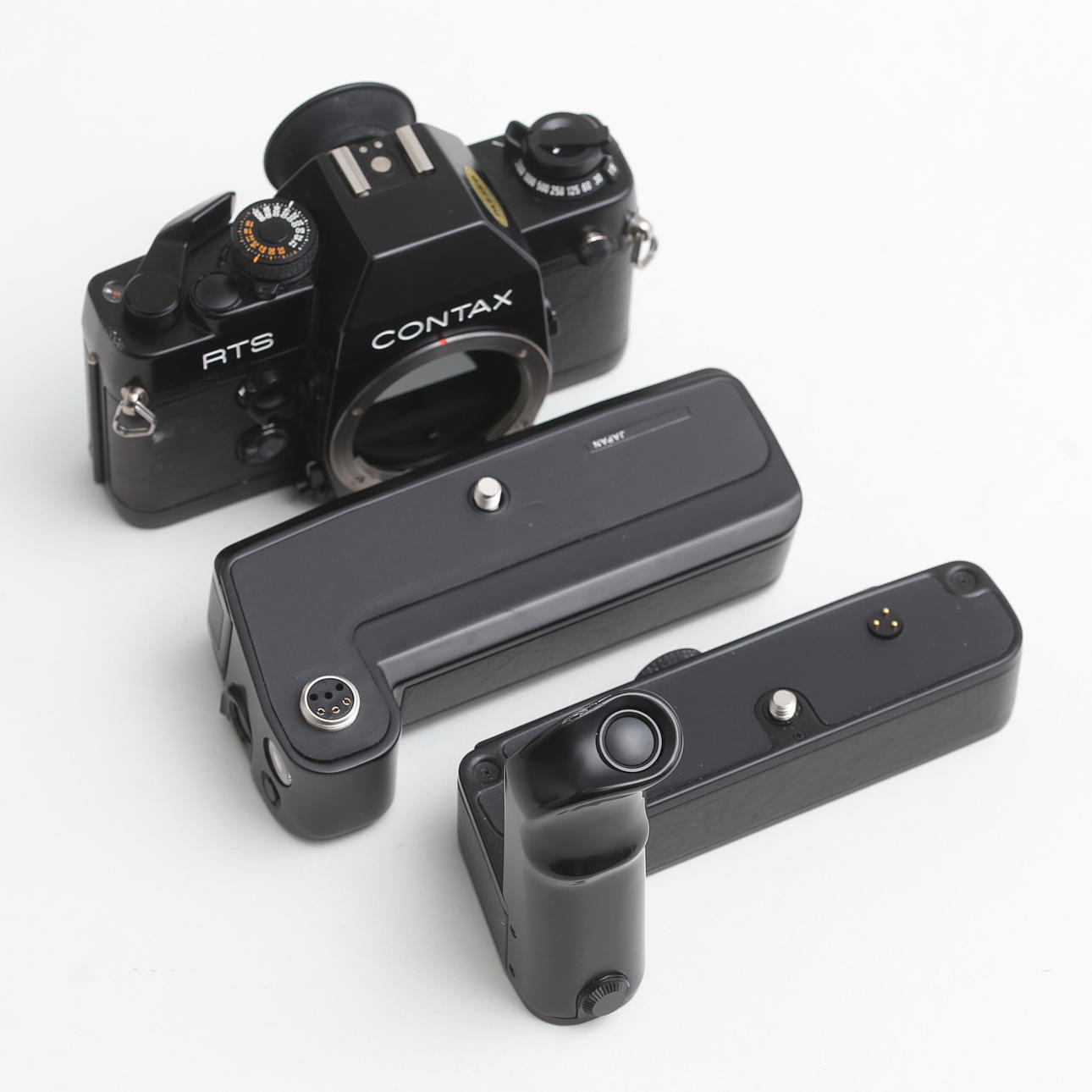CONTAX RTS II with Carl Zeiss 85mm and accessories. Photo, Cameras