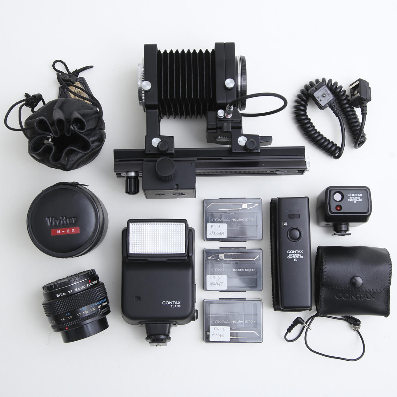 CONTAX RTS II with Carl Zeiss 85mm and accessories. Photo, Cameras