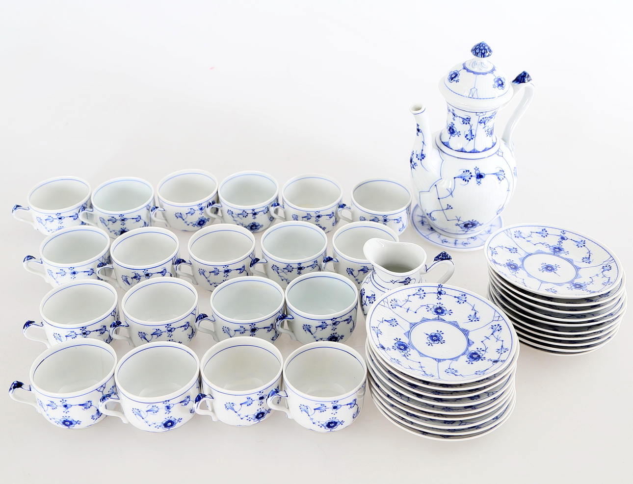 KAFFESERVIS, 39 delar, porslin, Dresden, Villeroy & Boch, 1900-tal.
