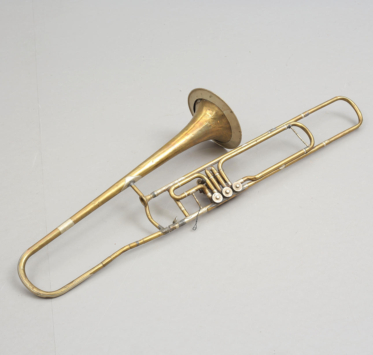 VENTILBASUN, mässing, 1900-tal.
