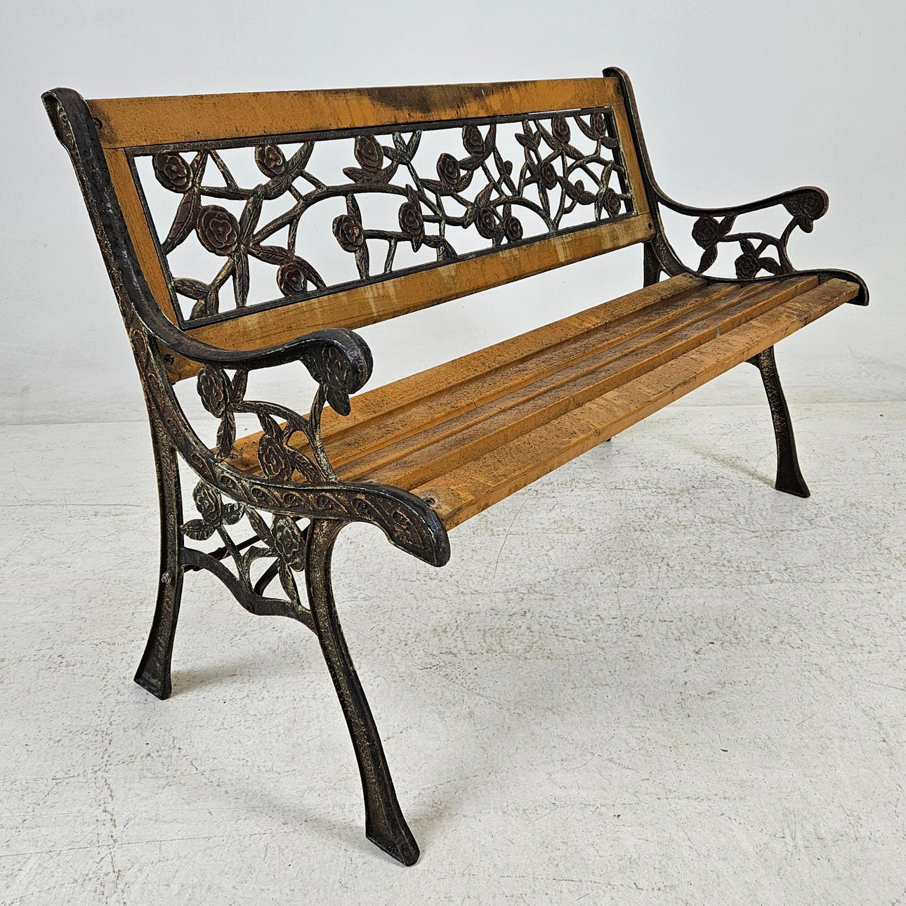 GARDEN BENCH.