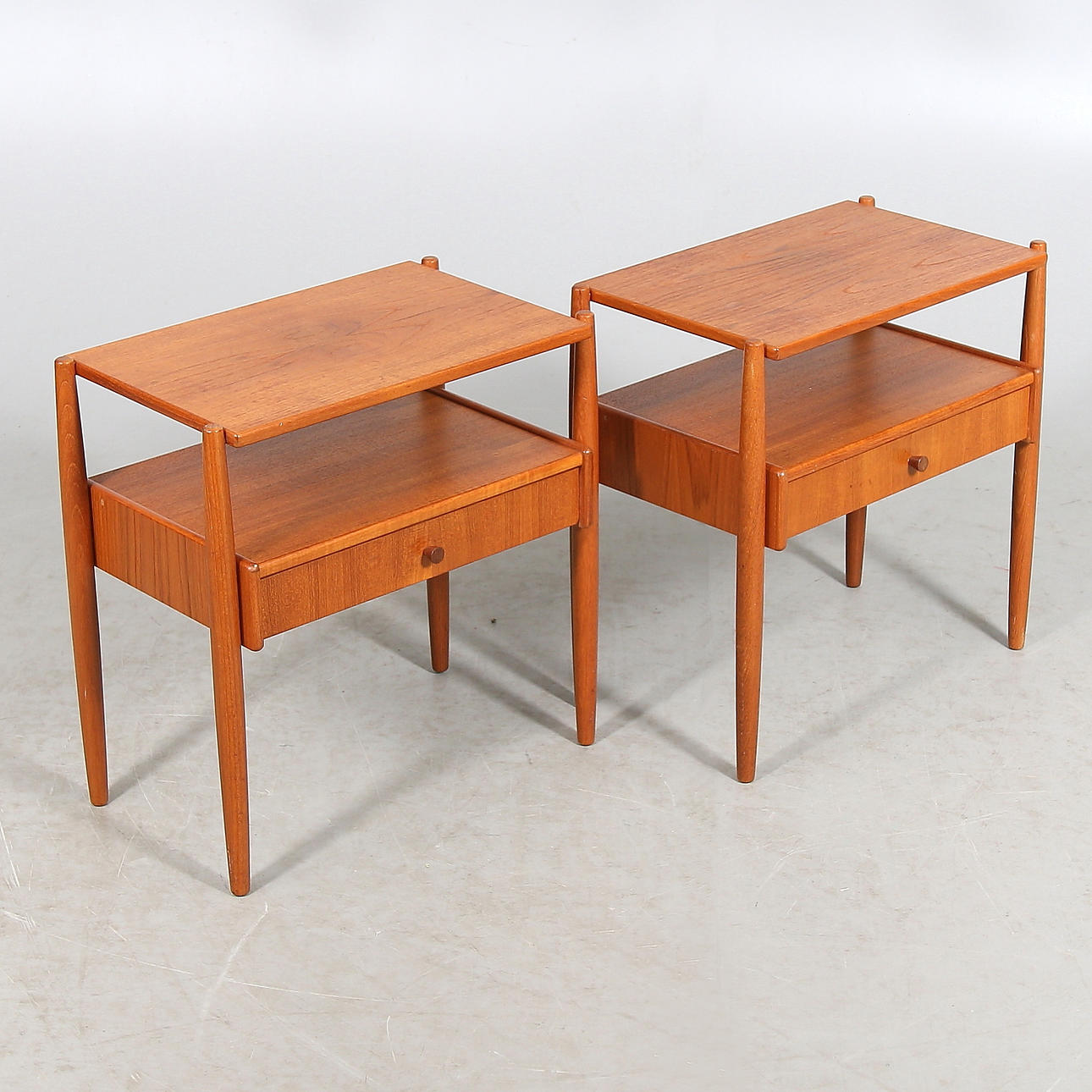 SÄNGBORD med låda, ett par, teak, 1950/60-talet.