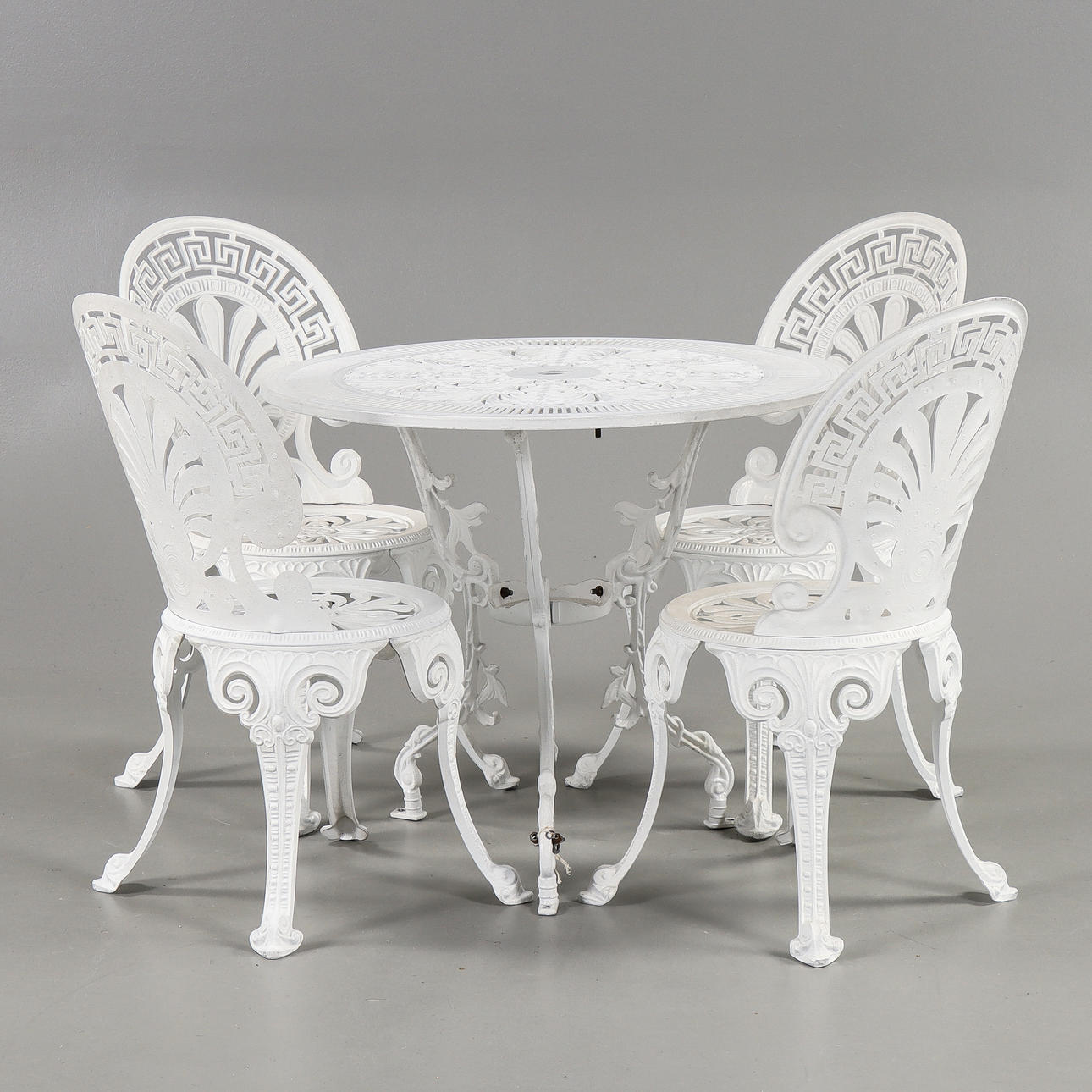 TRÄDGÅRDSGRUPP Aluminium, 1900-talets andra hälft.