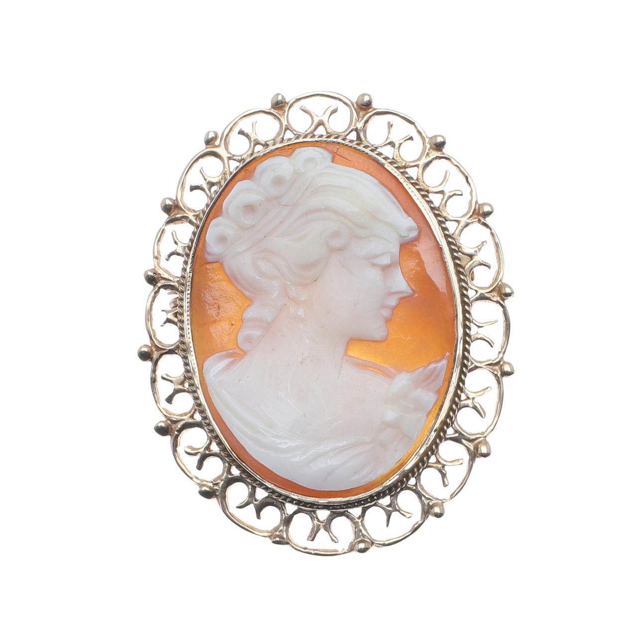 A GOLD MOUNTED CAMEO BROOCH.