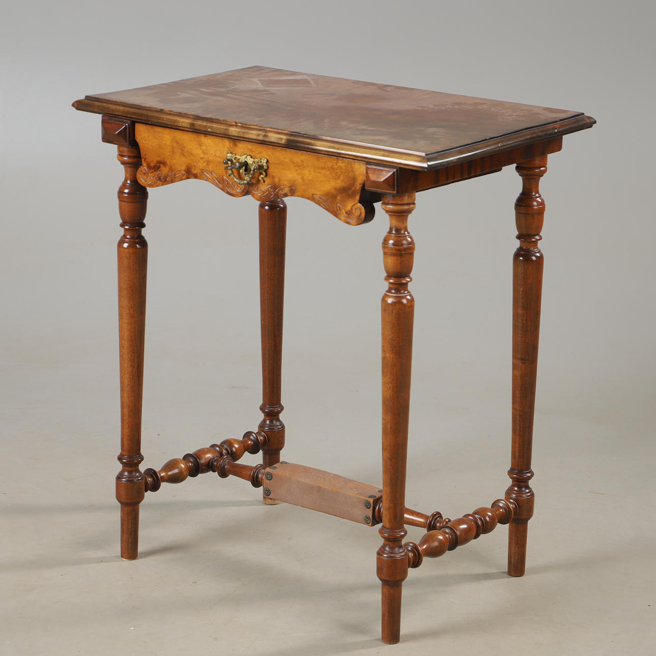 SEWING TABLE, birch, 19th/20th century.