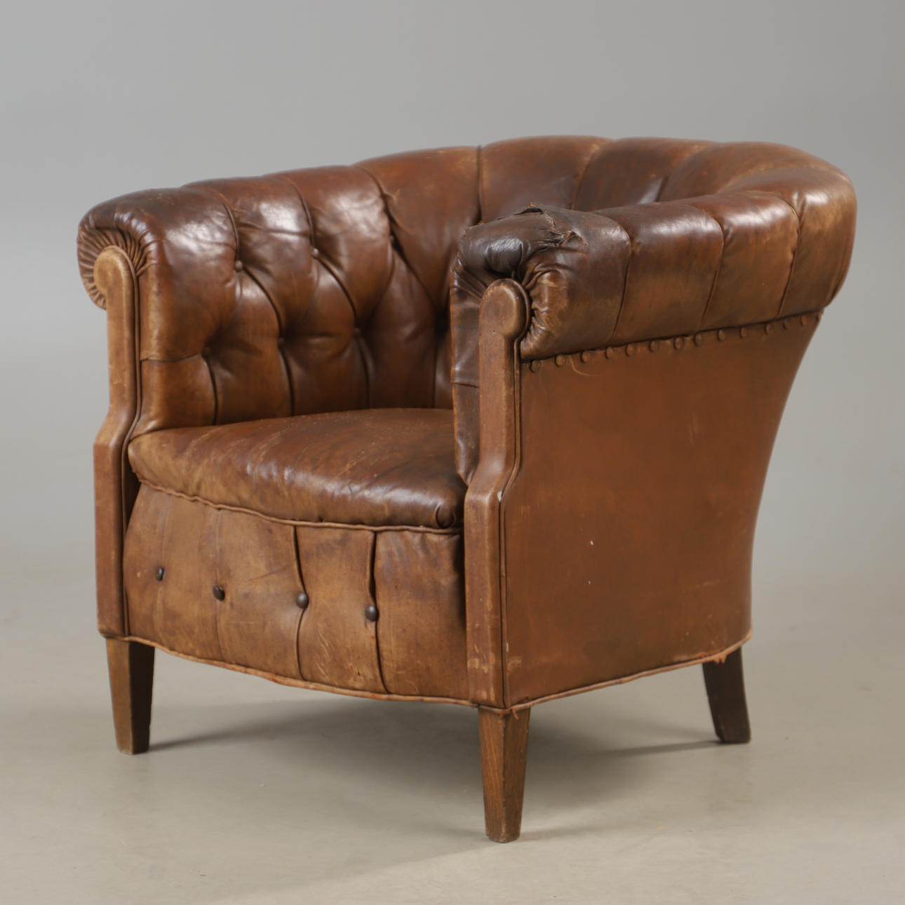 ARMCHAIR, leather, Chesterfield model.