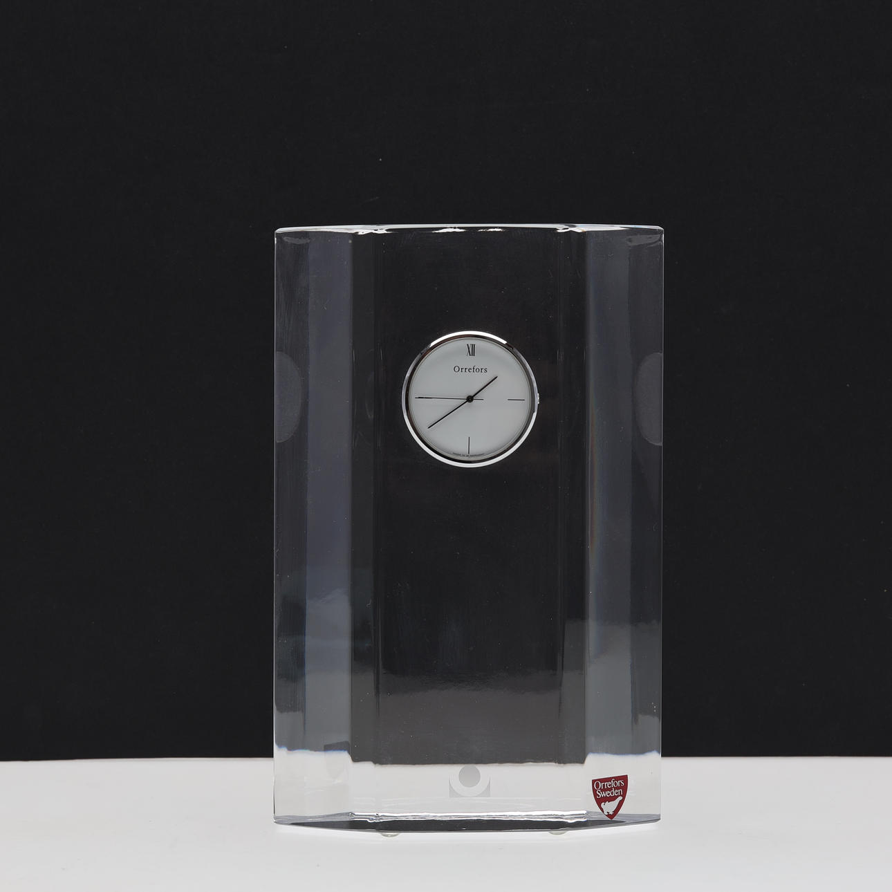 OLLE ALBERIUS. TABLE CLOCK, crystal Orrefors.