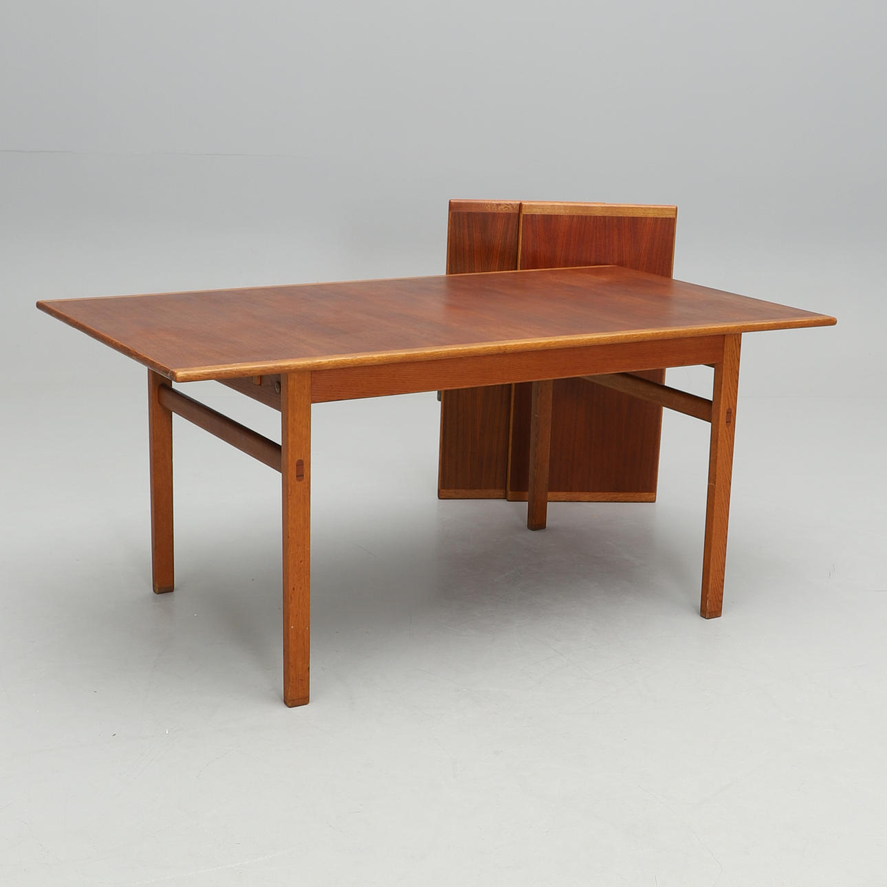 MATBORD, teak och ek, 1900-talets andra hälft.