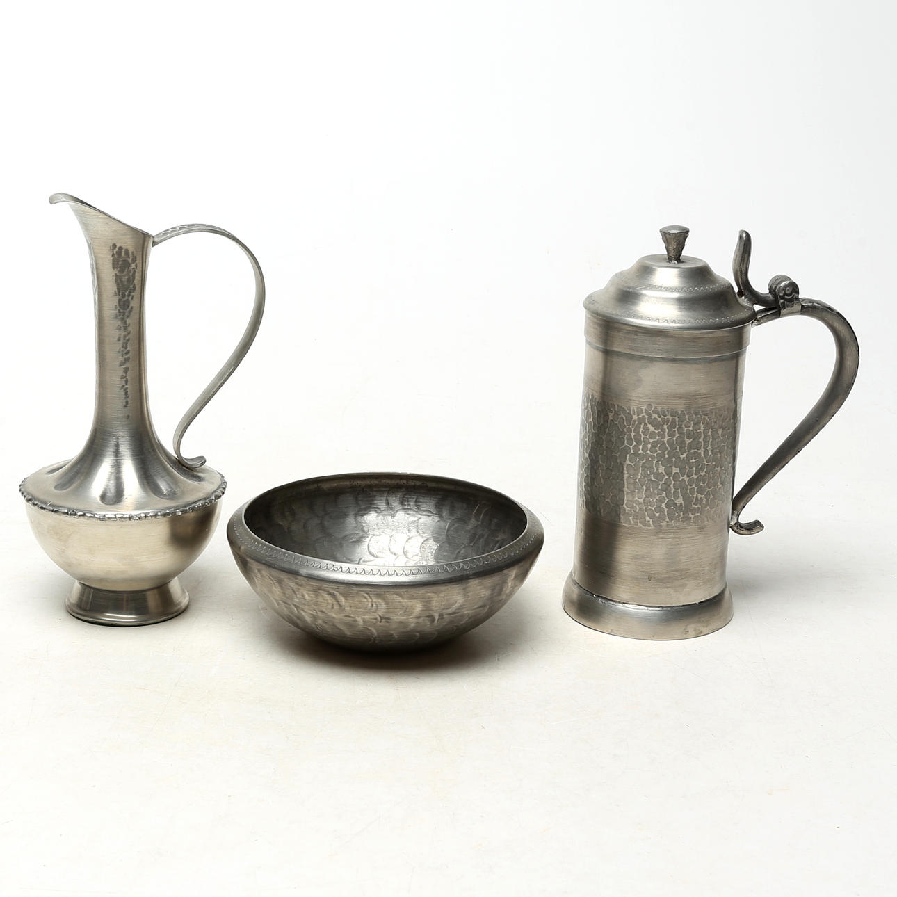 PEWTER OBJECTS, 3 pieces.