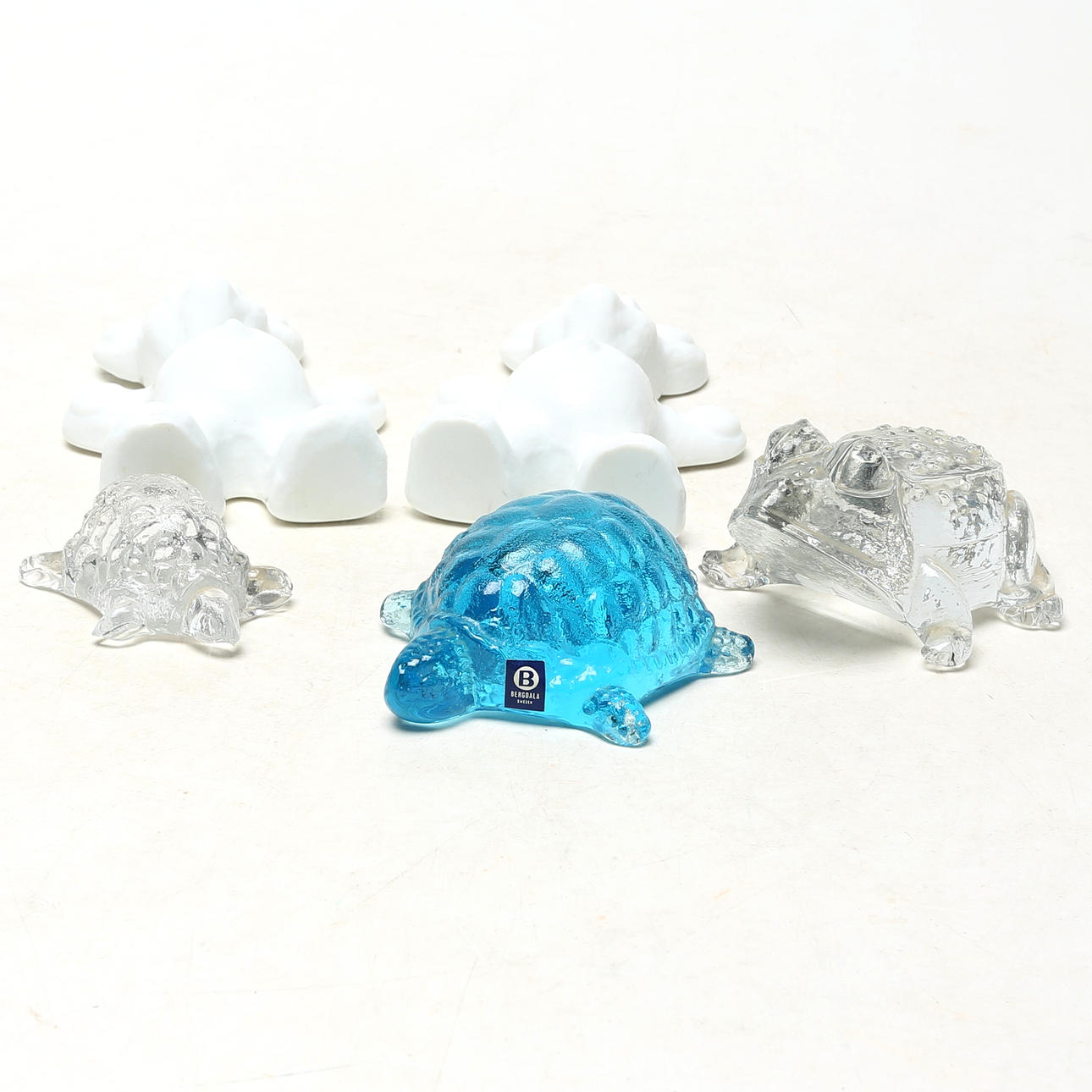 GLASS FIGURES, 5 pieces.