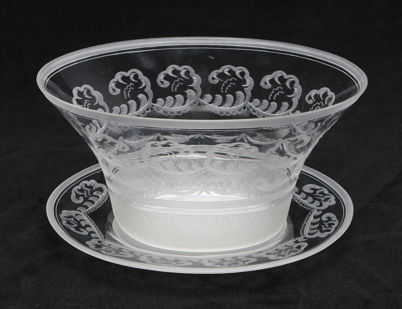 KONSTGLAS, "Molnet", skål med fat, Simon Gate, Orrefors.