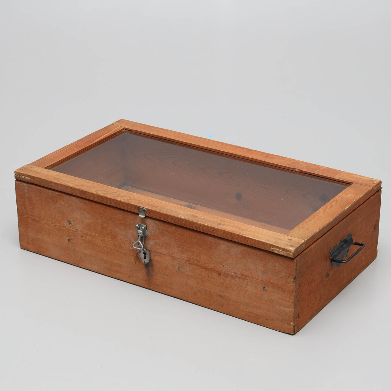 DISPLAY CABINET, 20th century.