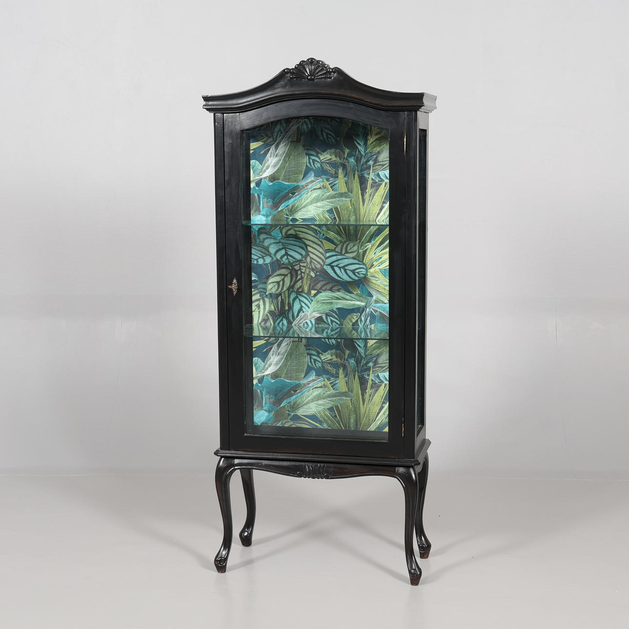 Display cabinet in Rococo style.