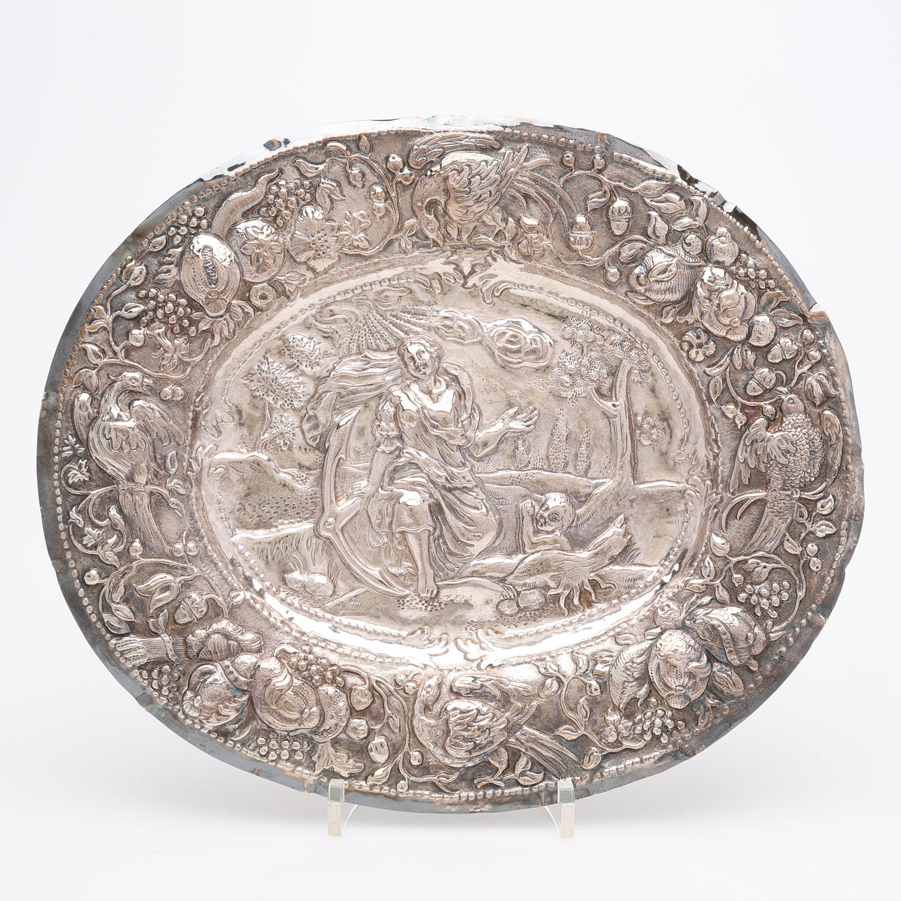 PRESENTATION DISH, SILVER, BAROQUE STYLE, WEIGHT 292 GRAMS.