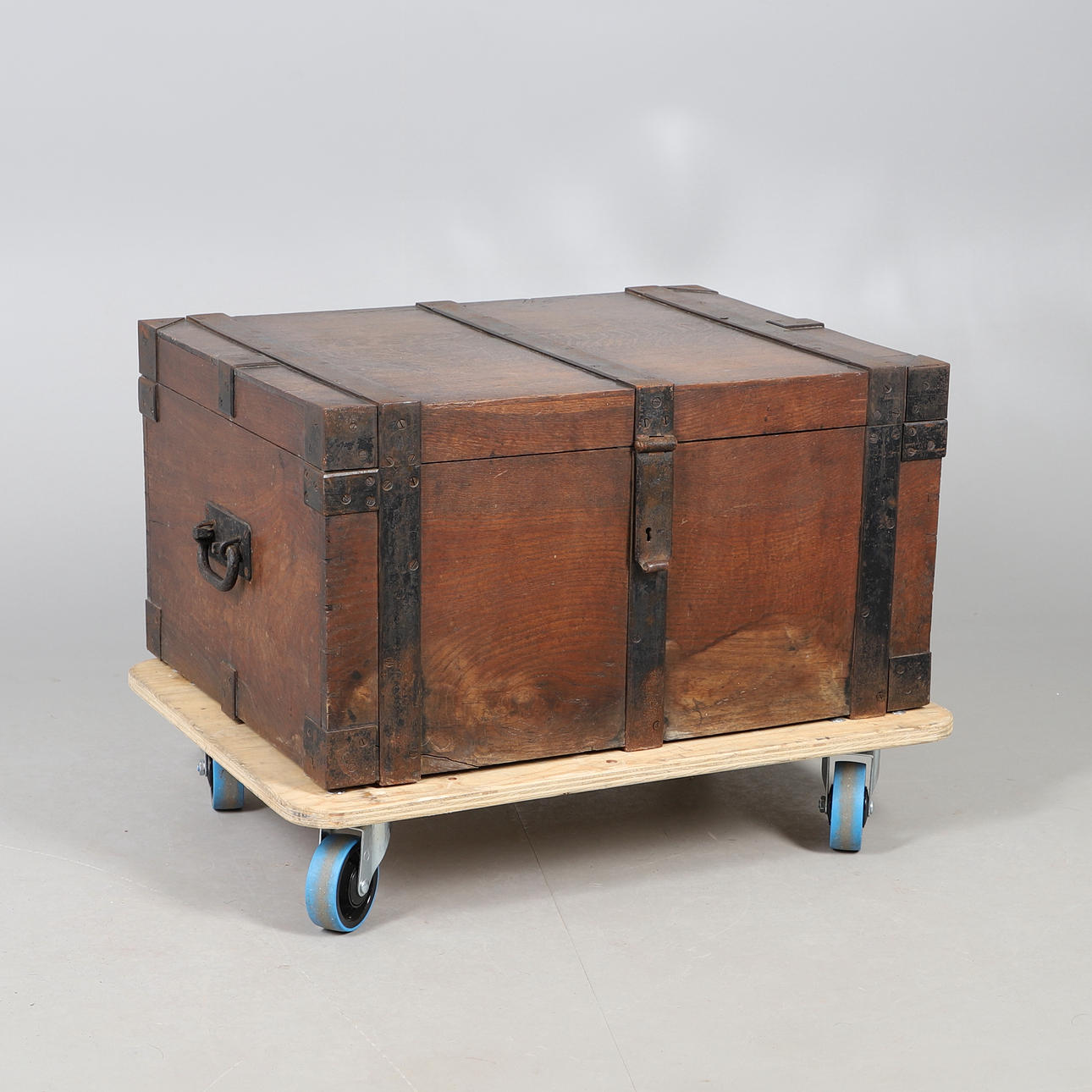 AN OAK SILVER CHEST.