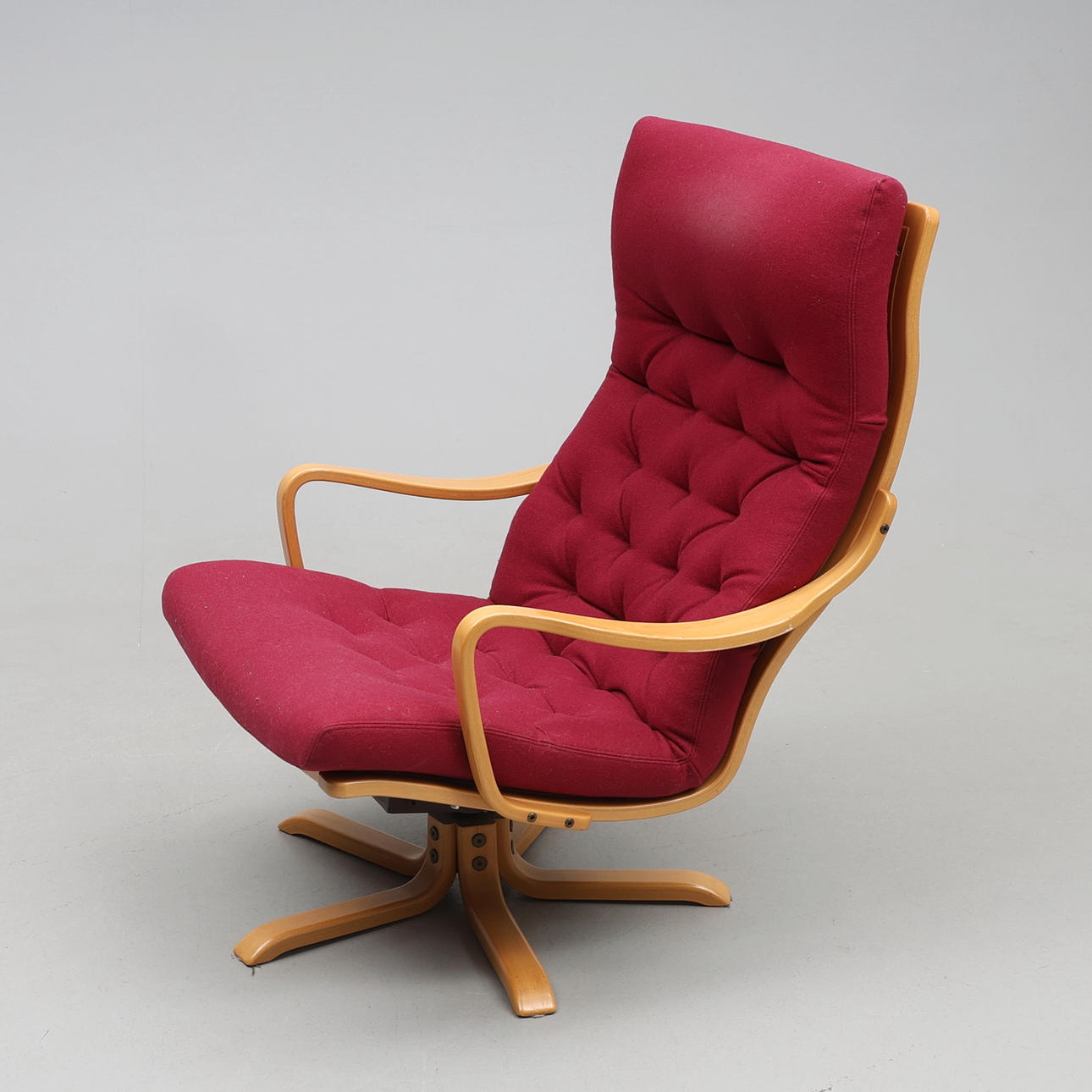 SWIVEL ARMCHAIR. Lindlöfs Interiör AB.
