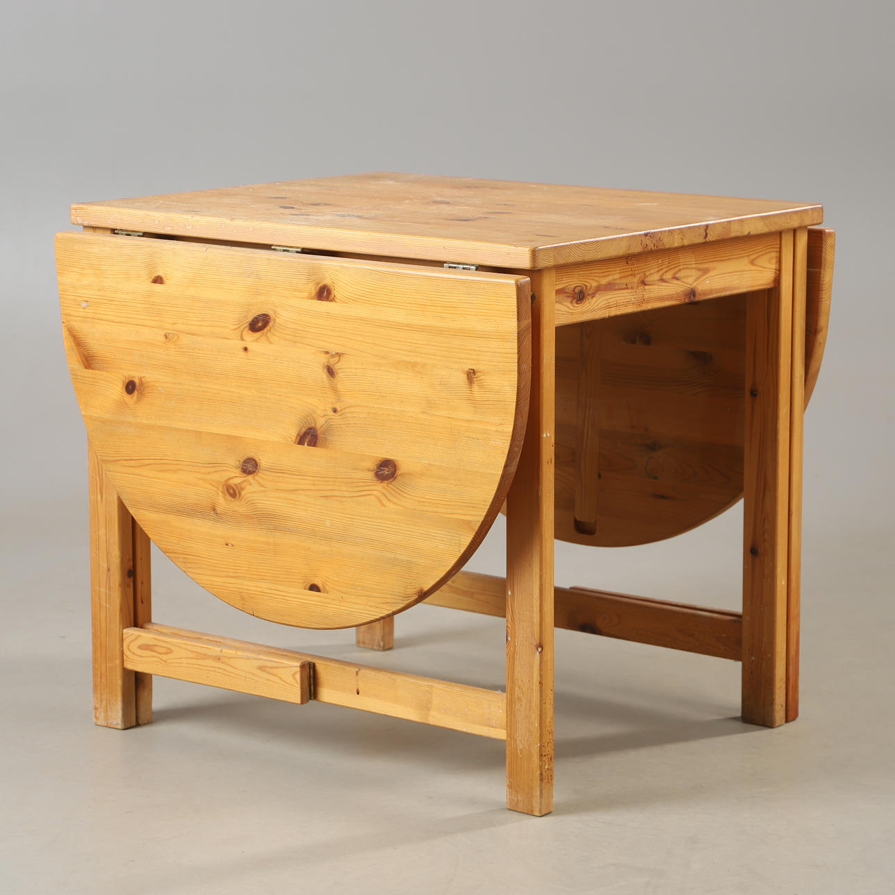 DROP-LEAF TABLE, pine, late 20th century.