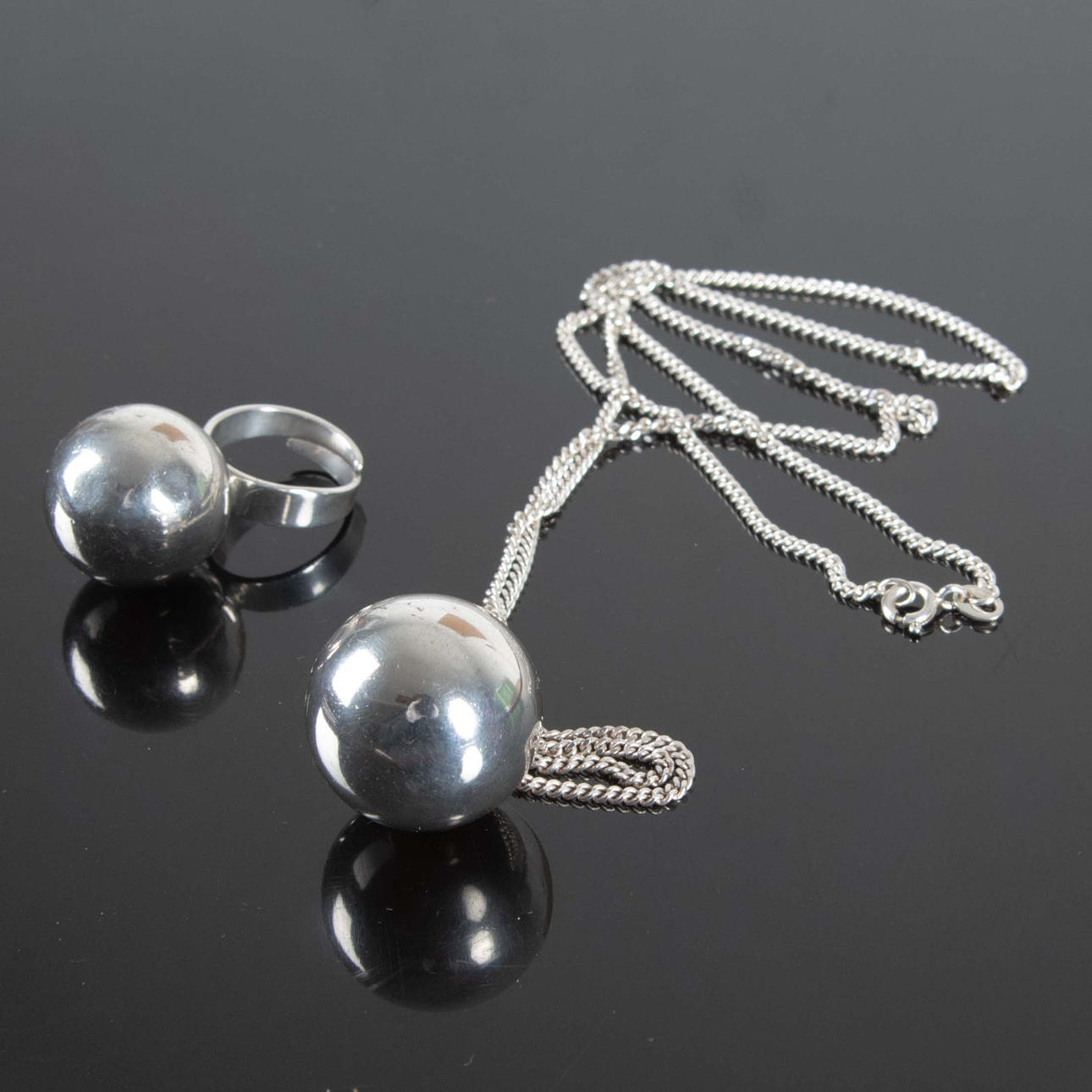 HERMANN SIERSBØL. Ring, pendant with chain, silver.