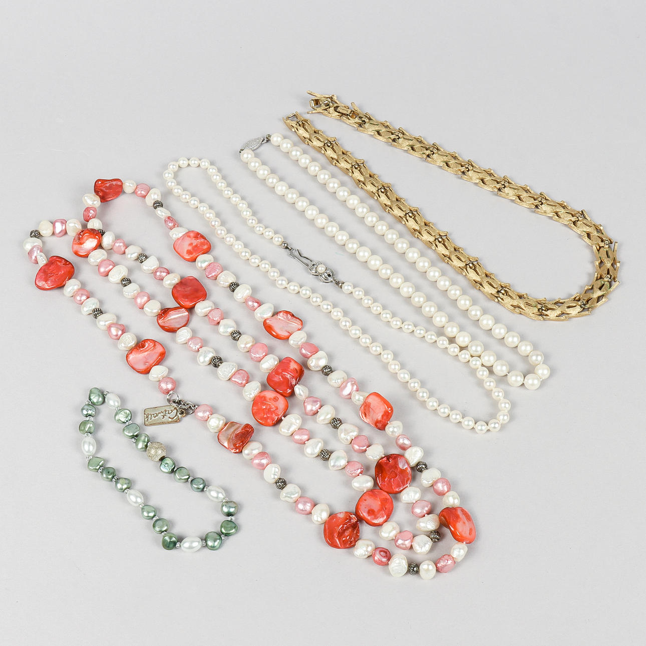 SMYCKEN, collier och armband.