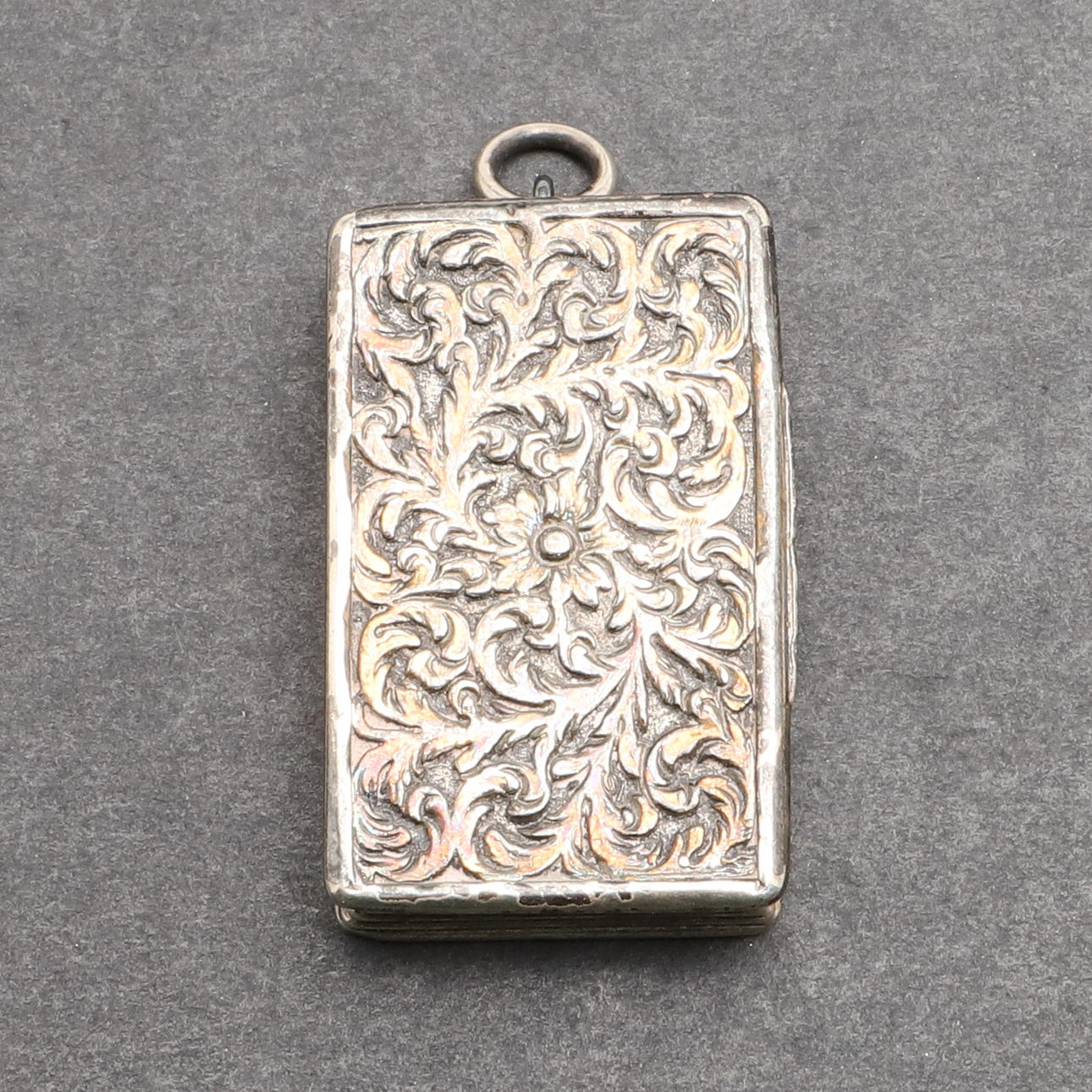 A GEORGE IV SILVER VINAIGRETTE.
