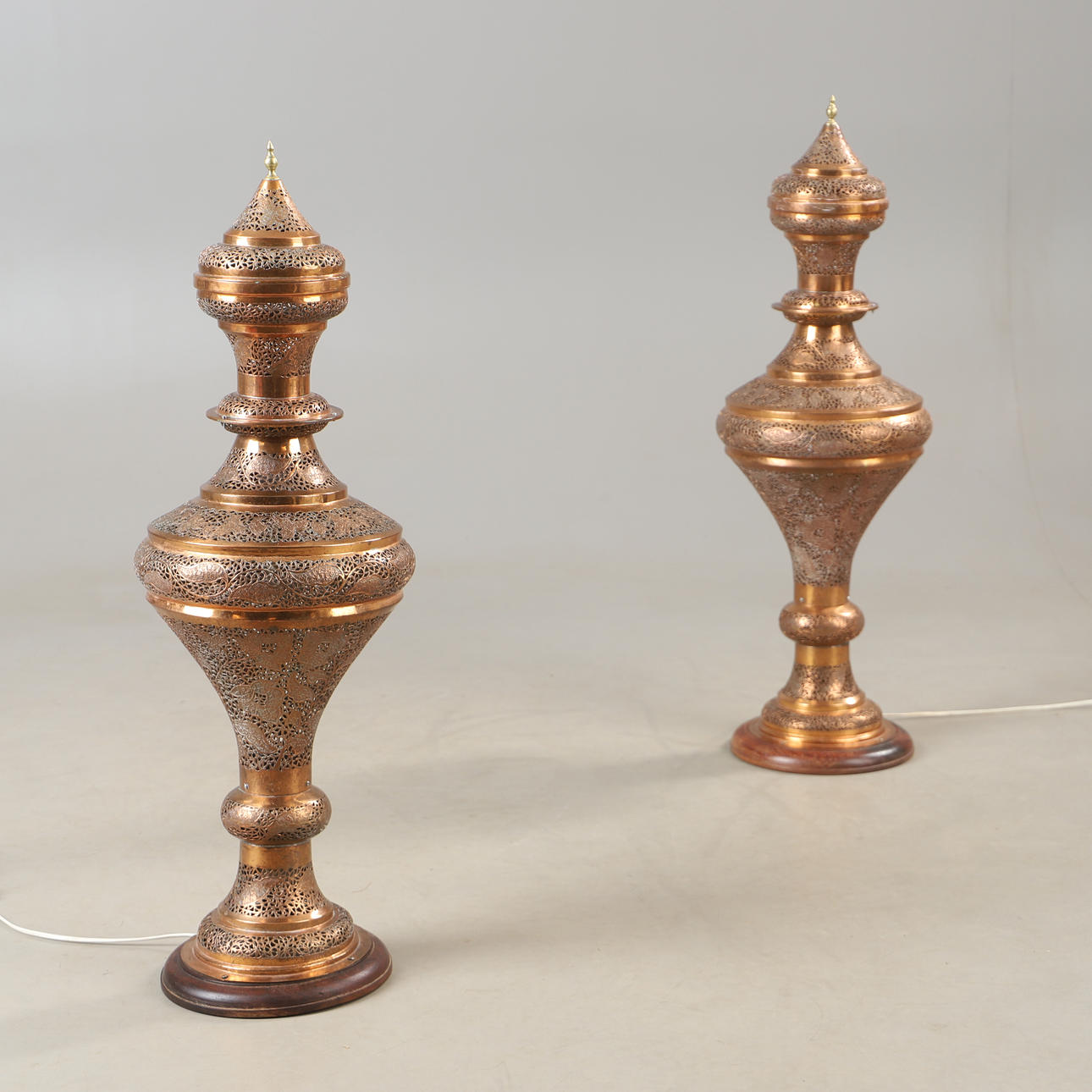 FLOOR LAMPS, 1 pair, copper, Oriental style.