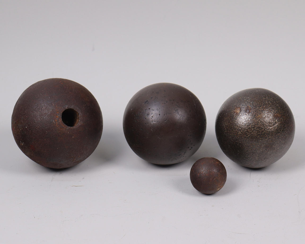 MUSTARD/cannon balls, iron, 4 pcs.