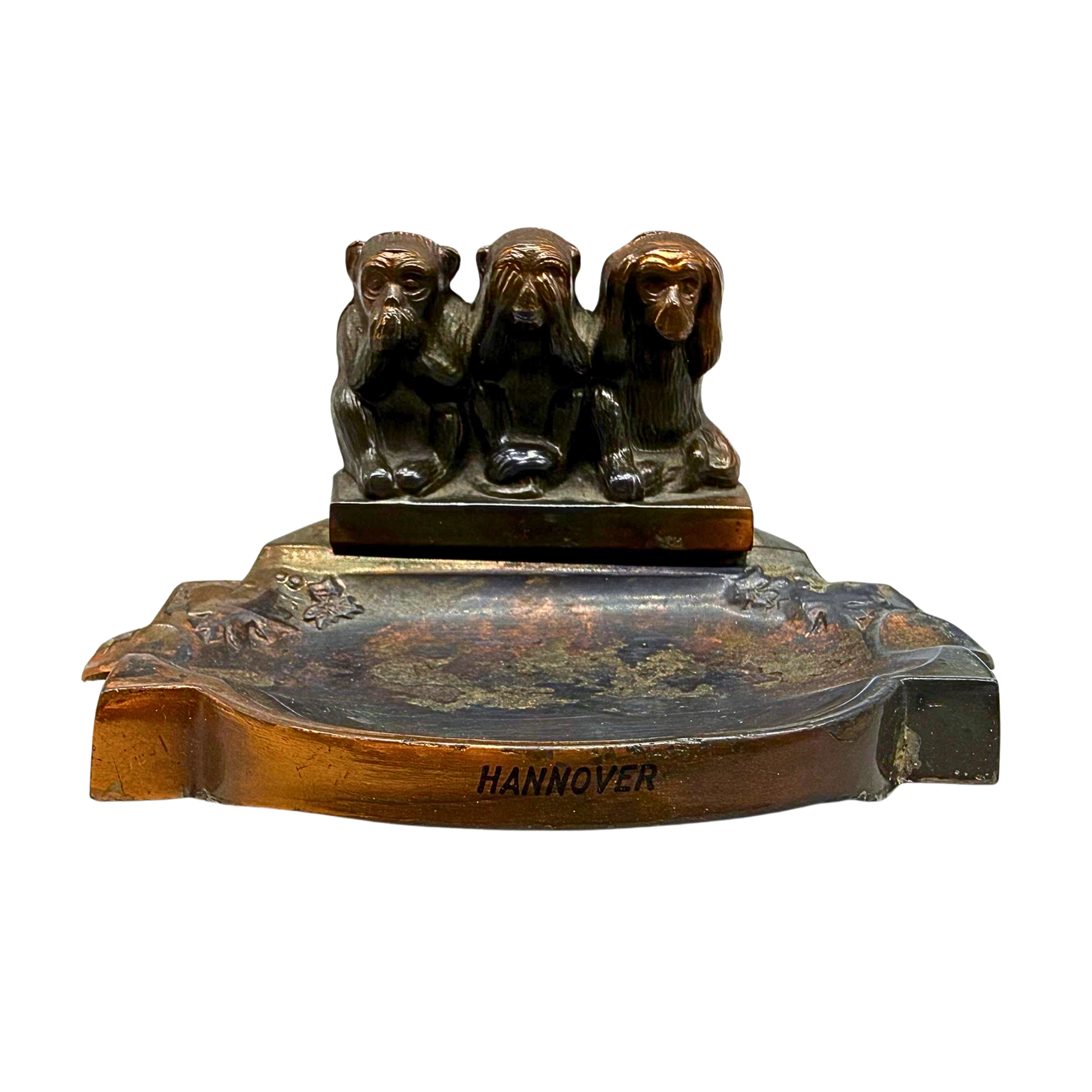 BRASS ASHTRAY WITH THREE MONKEYS DECORATION.
