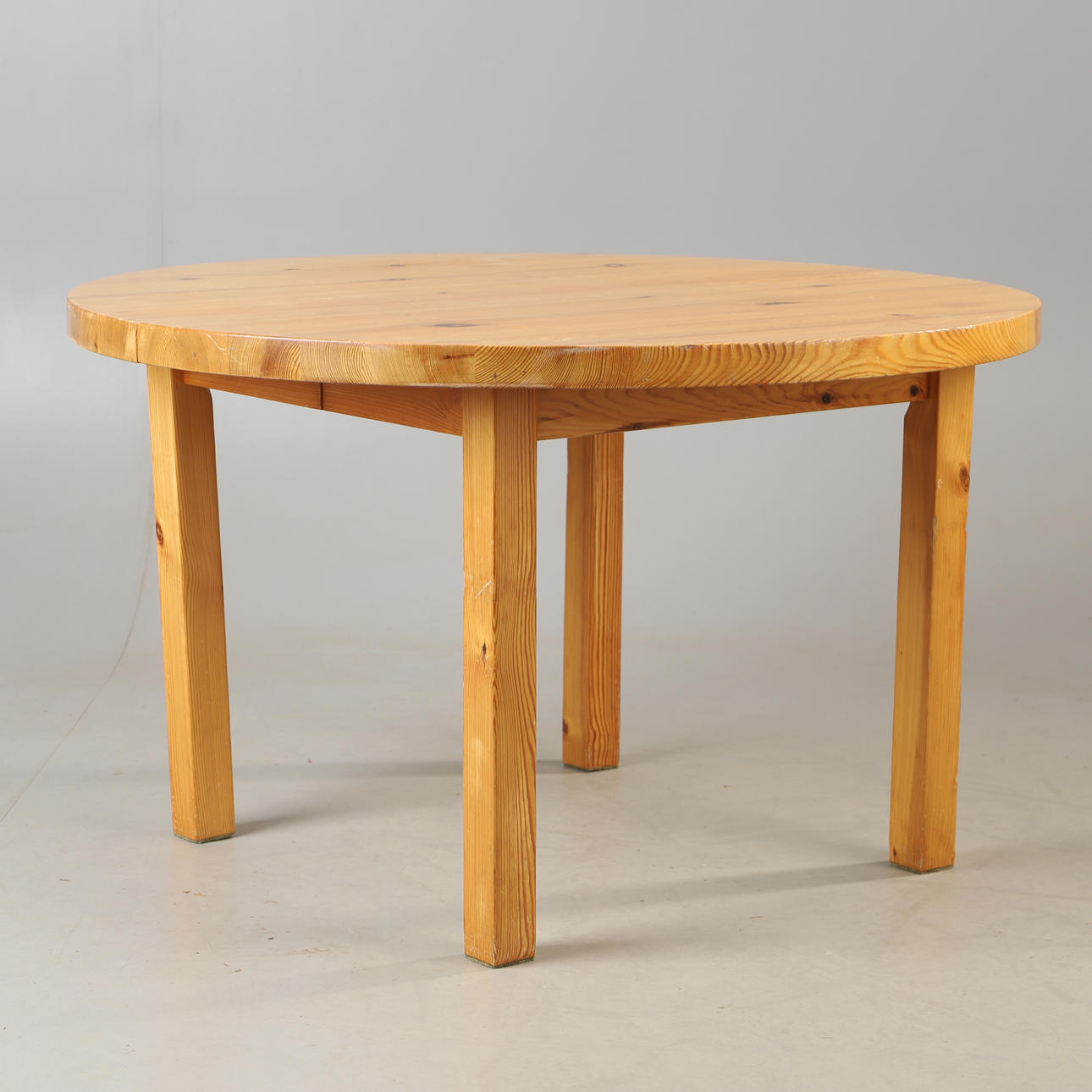 DINING TABLE, pine, second half of the 20th century.