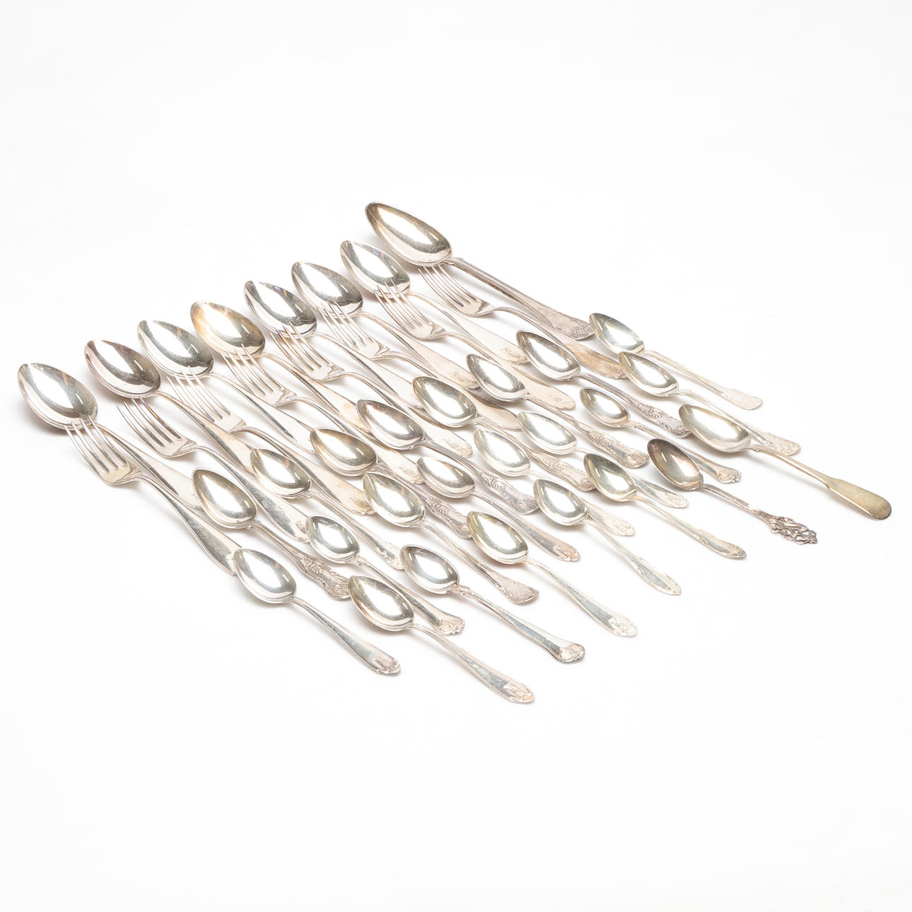 SILVER CUTLERY, silver, weight approximately 960 grams.