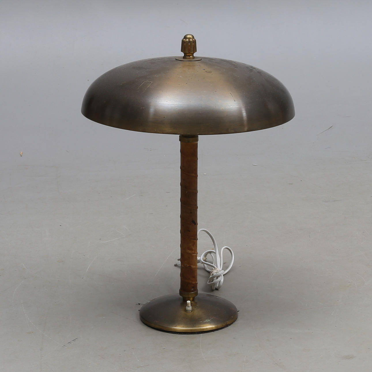 BORDSLAMPA, funkis, 1900-talets första hälft.