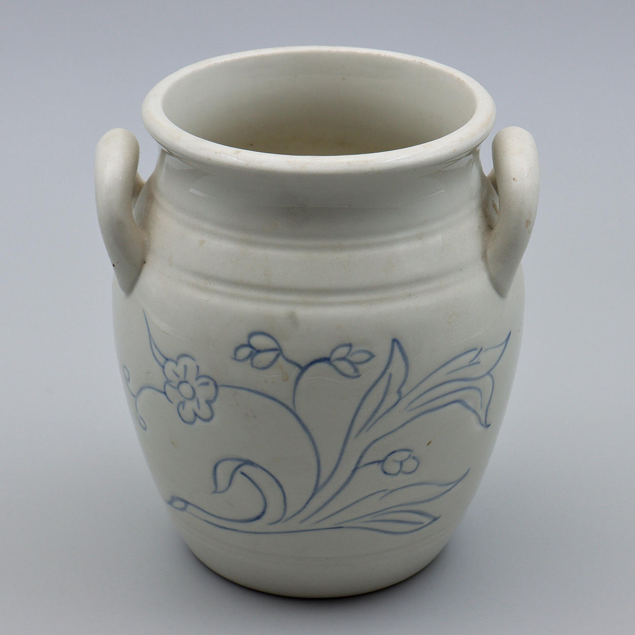 SMALL BLUE AND WHITE JAR.