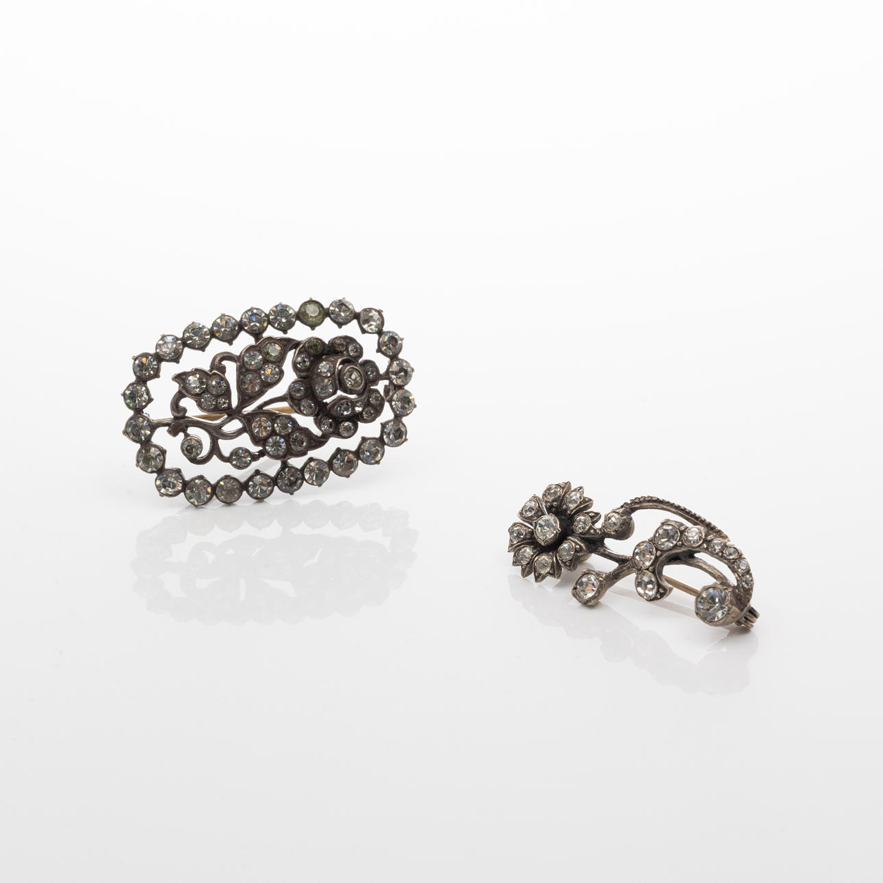 BROOCHES, 2 pcs, Silver; White stones.