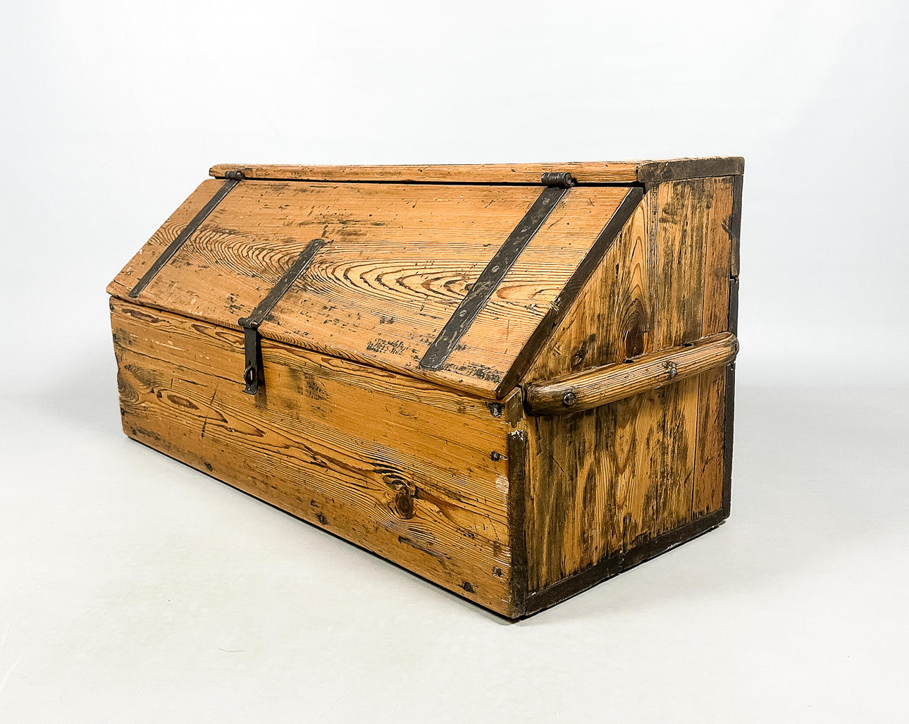 VERKTYGSLÅDA, allmoge, 1800-tal.