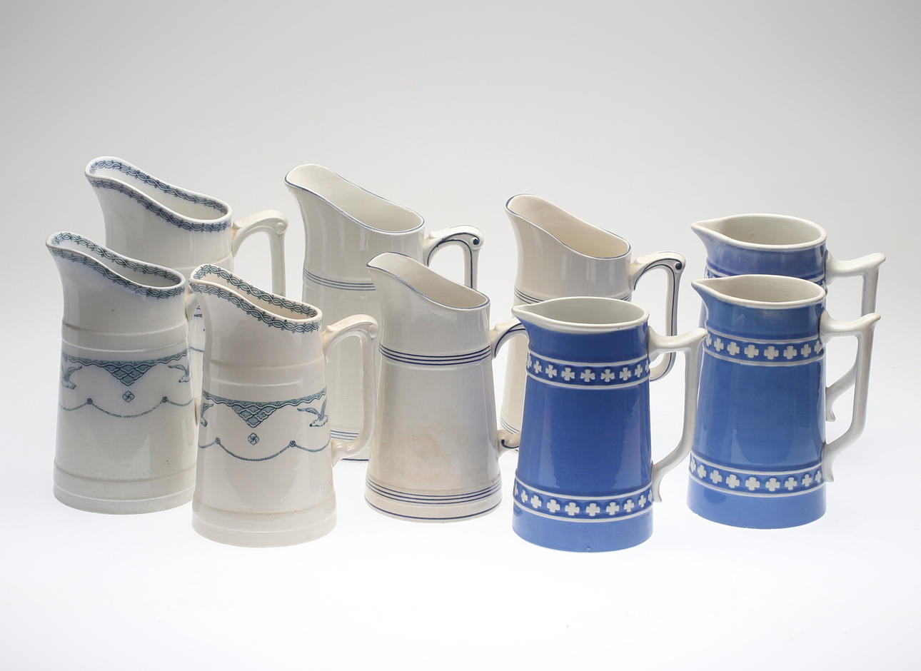 KANNOR, 9 st, porslin, bl a Gustavsberg, 1800-/1900-tal.