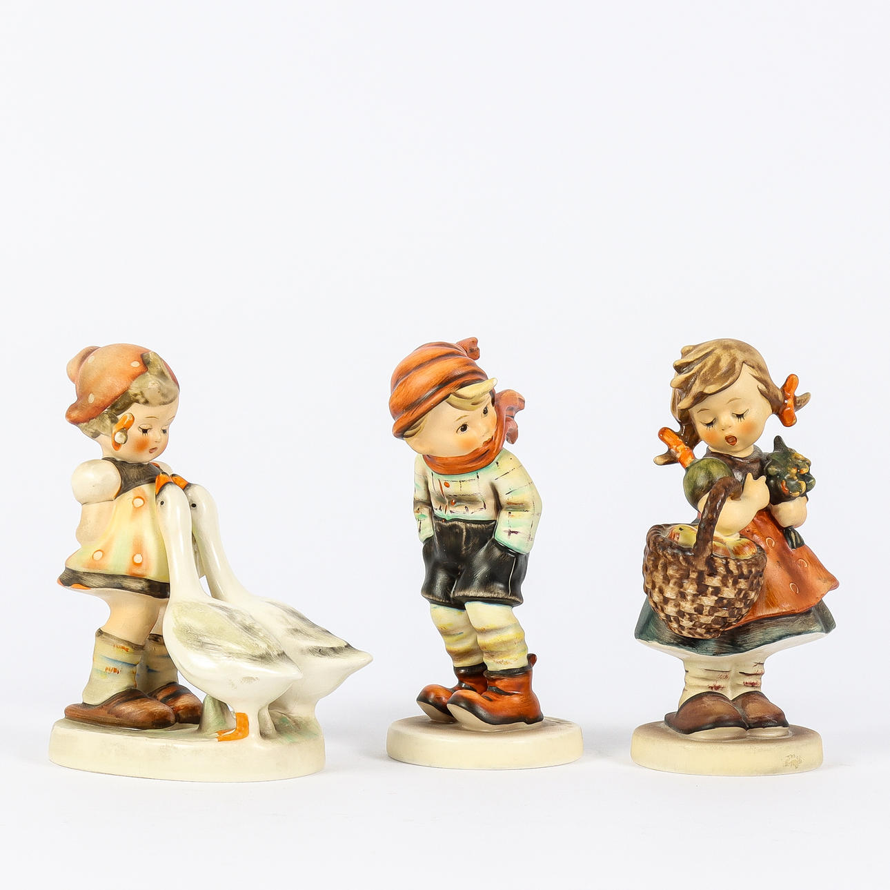 FIGURINES 3 pieces, Hummel.