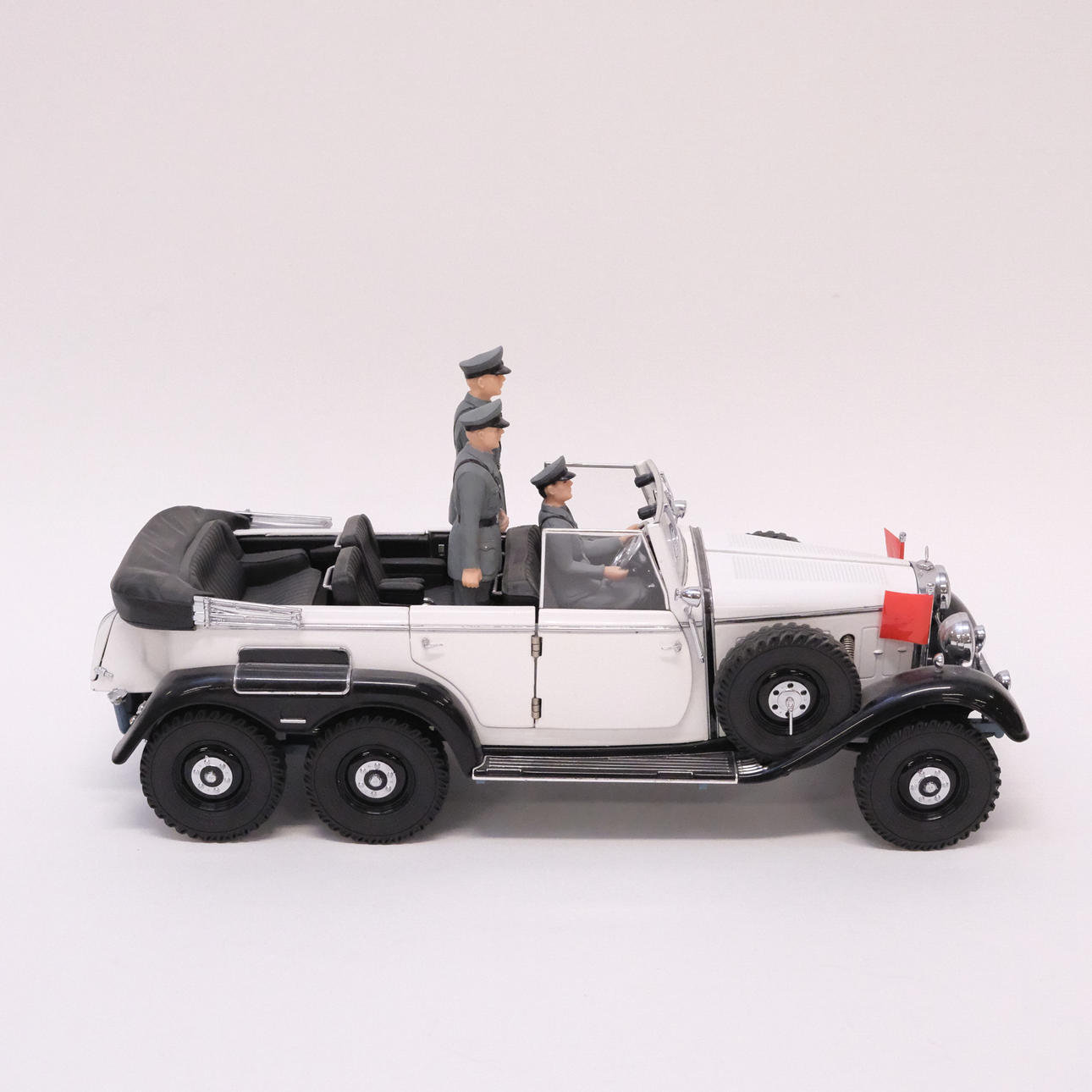 SIGNATURE MODELS. MODEL CAR. MERCEDES-BENZ. SCALE 1:18. Toys - Model ...