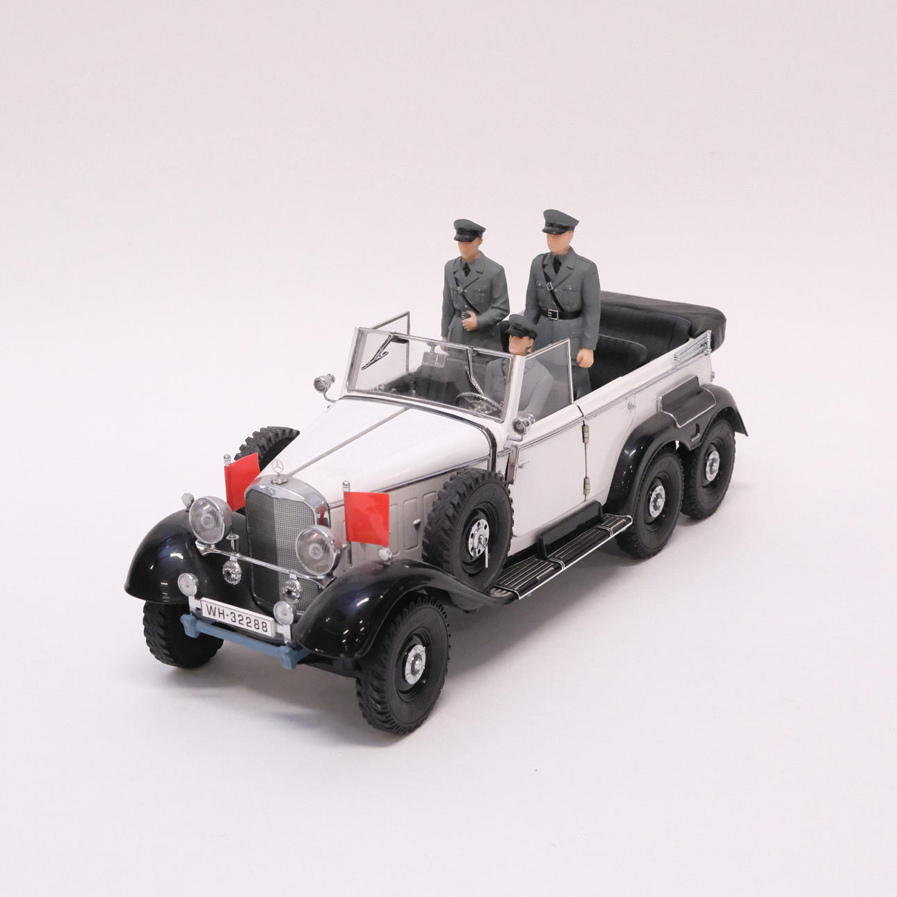 SIGNATURE MODELS. MODEL CAR. MERCEDES-BENZ. SCALE 1:18. Toys - Model ...