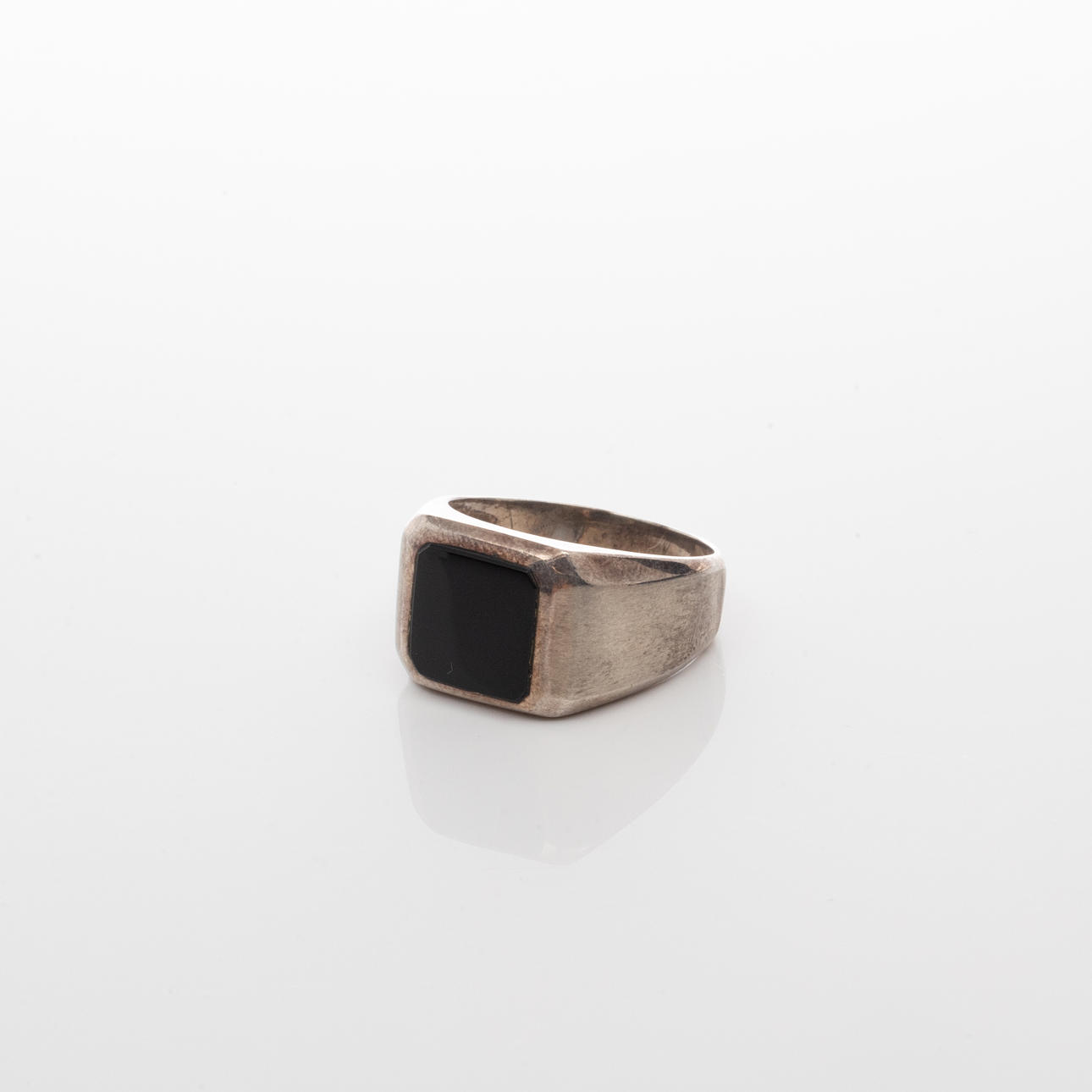 SIGNET RING, Sterling silver, onyx.