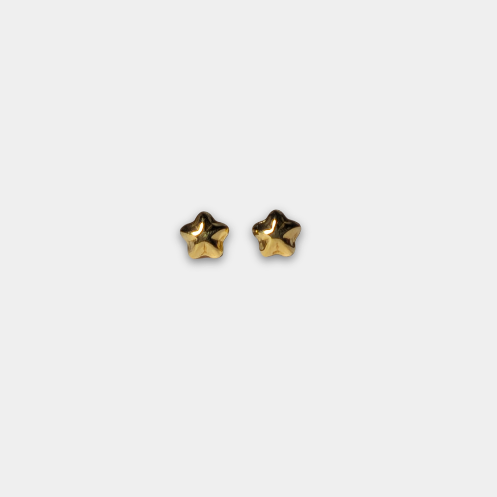 18K GOLD STUD EARRINGS.