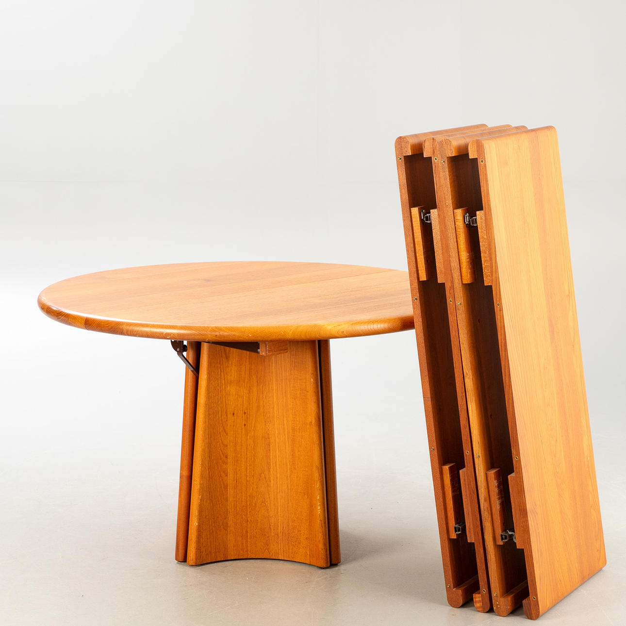GLOSTRUP. Dining table, solid teak, with 4 extension leaves, Denmark.