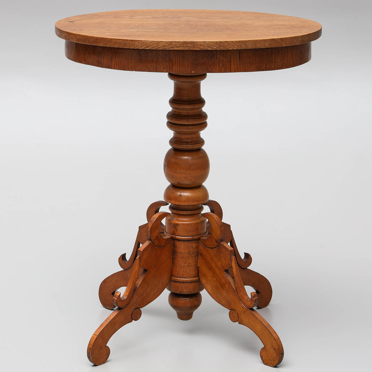 PEDESTAL TABLE, 19th/20th century.