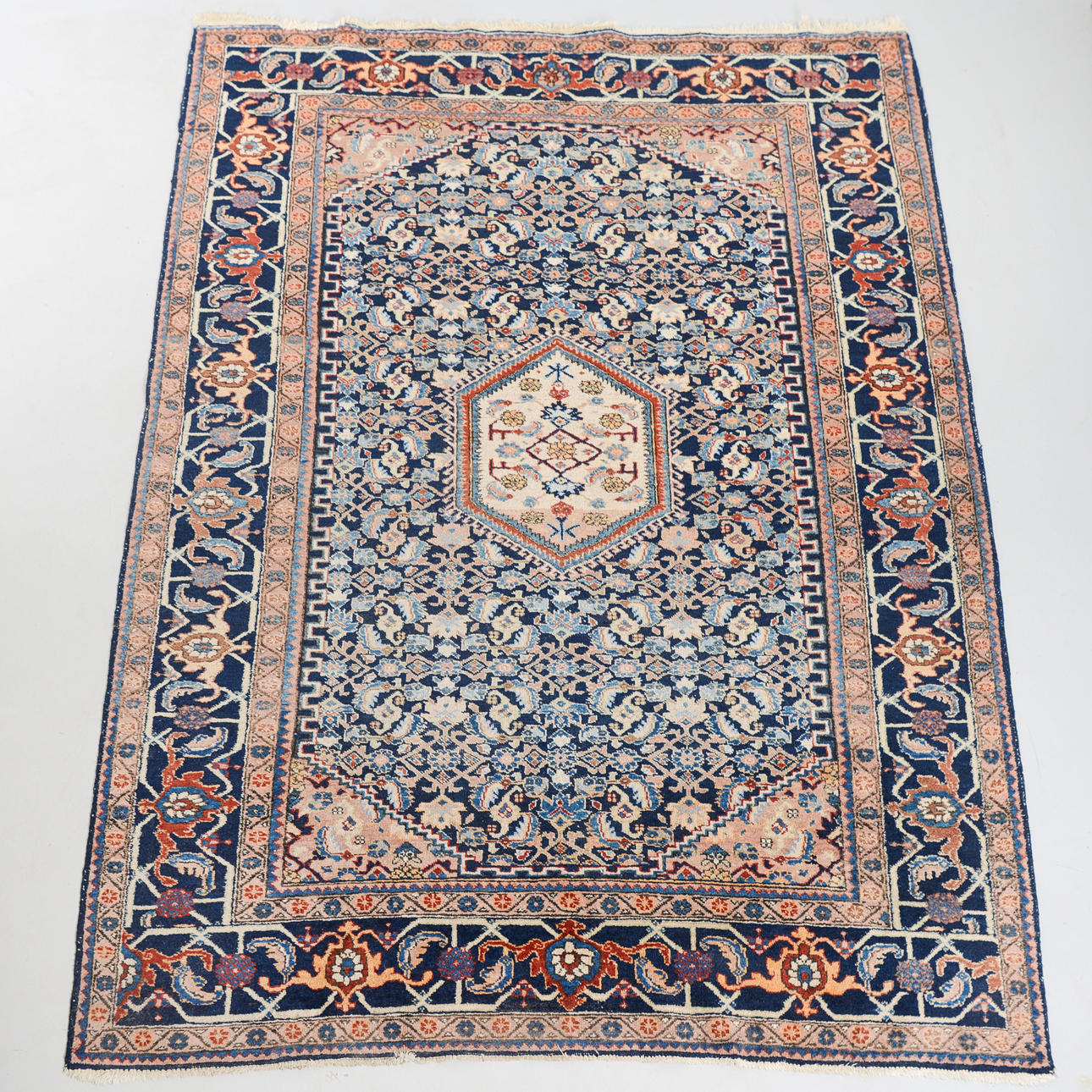 CARPET, Oriental, 288 x 195 cm.