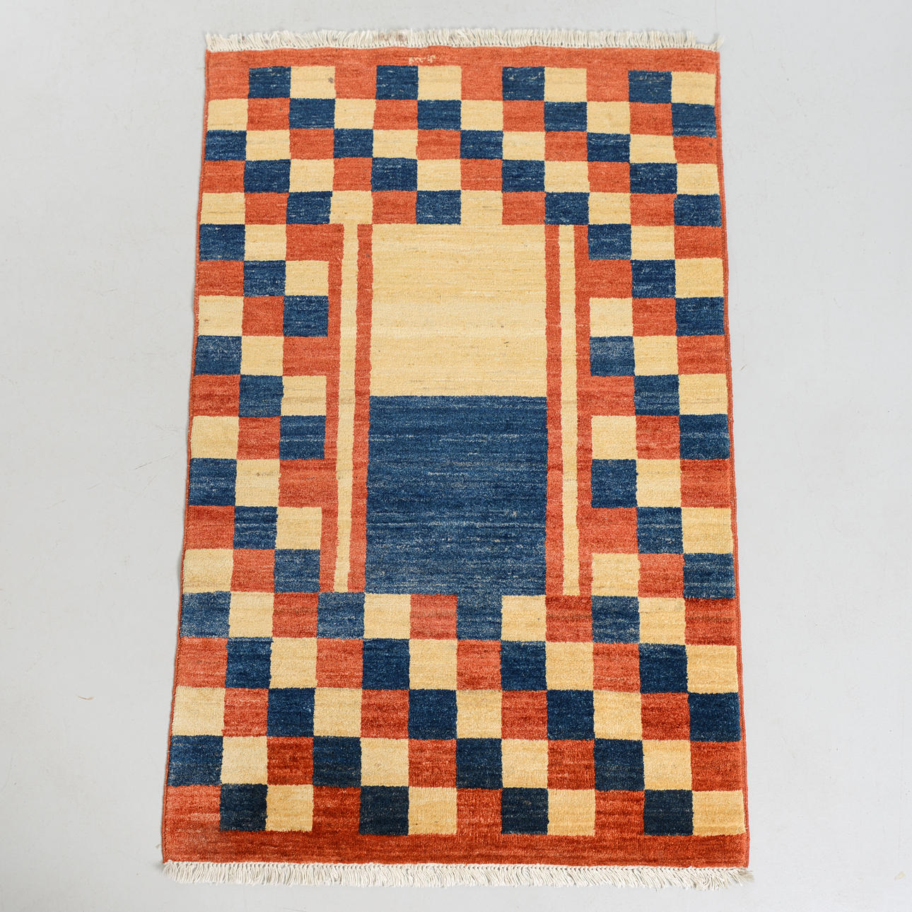 CARPET, oriental, signed, 157 x 100 cm.