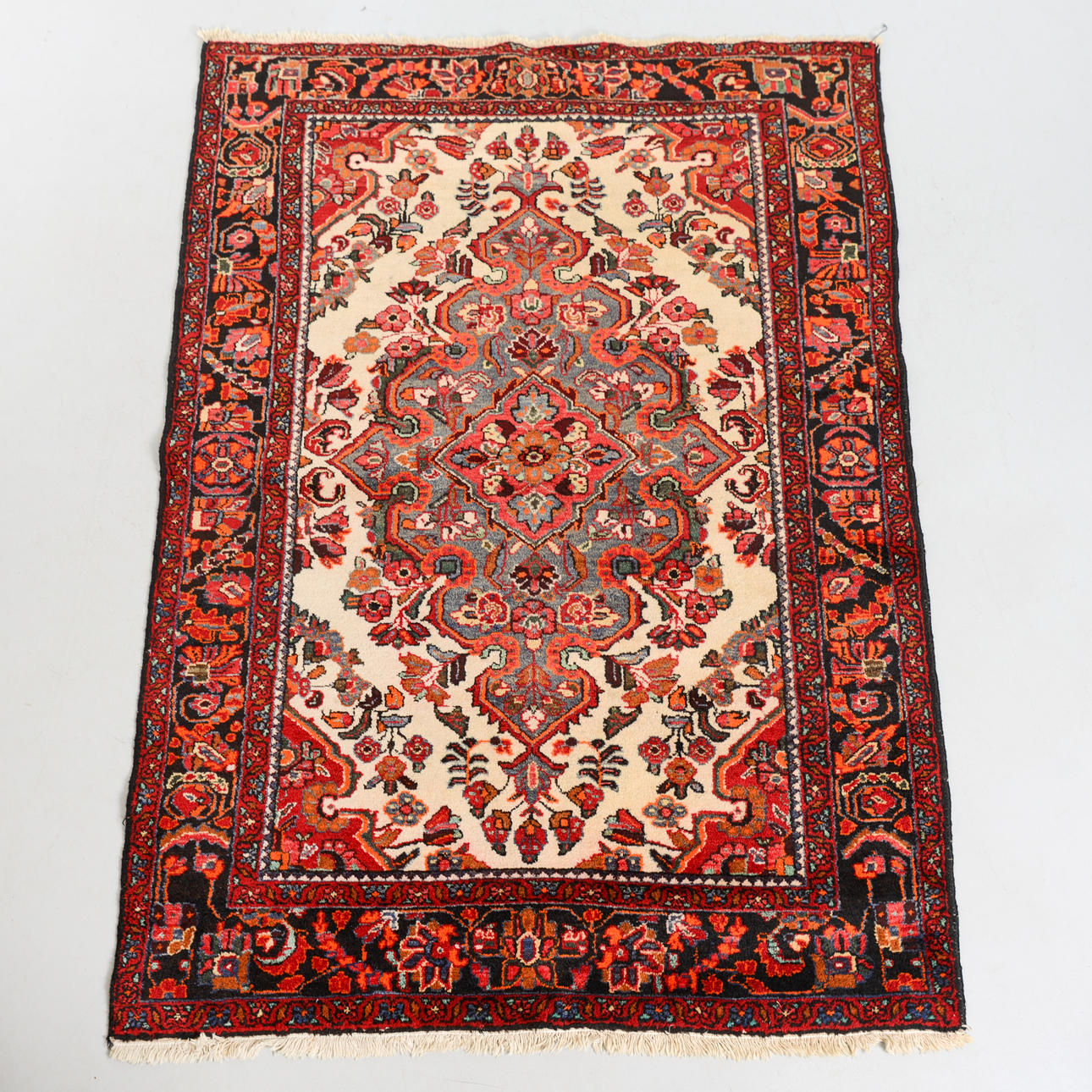 CARPET, oriental, 192 x 132 cm.