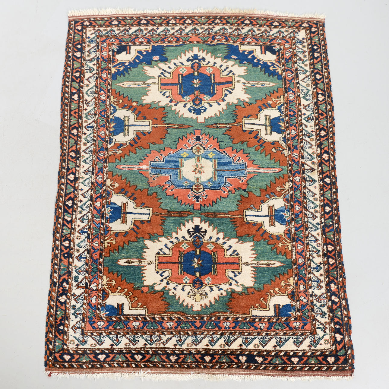 CARPET, Oriental, 178 x 130 cm.