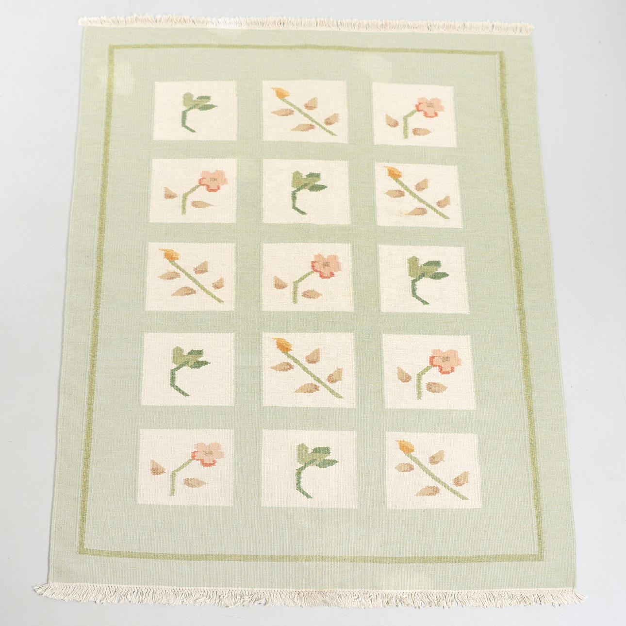 CARPET, Röllakan, 226 x 168 cm.