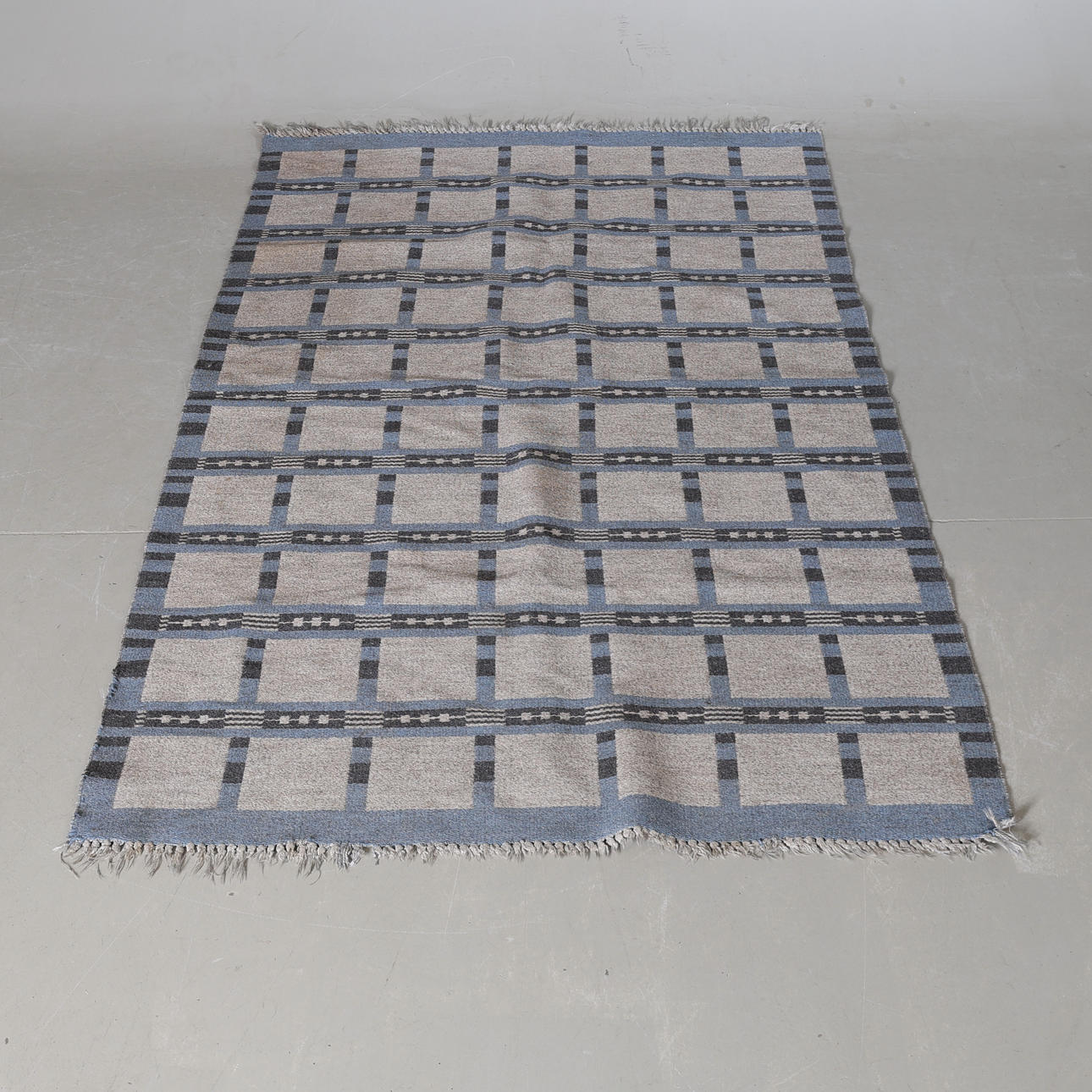 MATTA, röllakan, ca 200 x 129 cm.