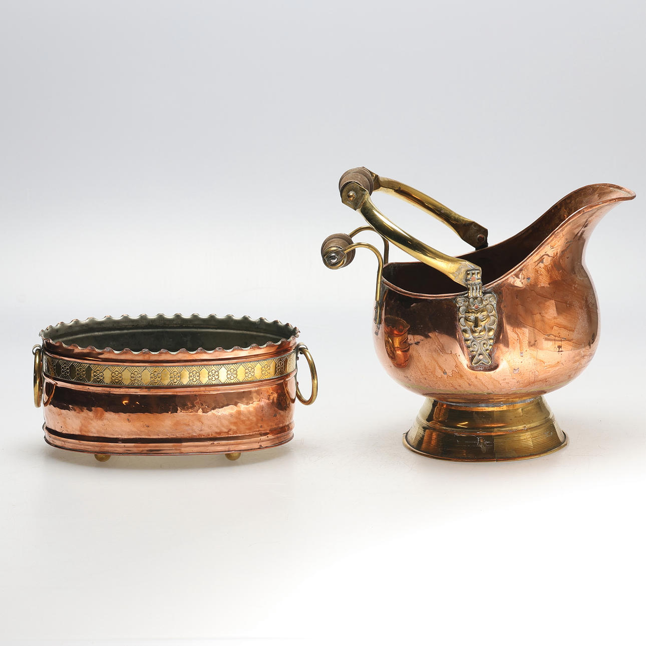 COPPER OBJECTS. 2 pcs, coal scuttle, cachepot.
