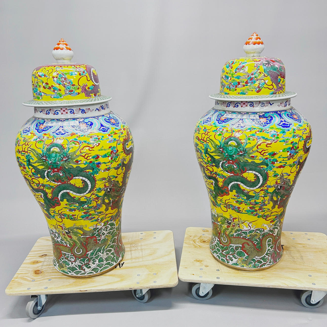 TWO LARGE CHINESE PORCELAIN JARS.